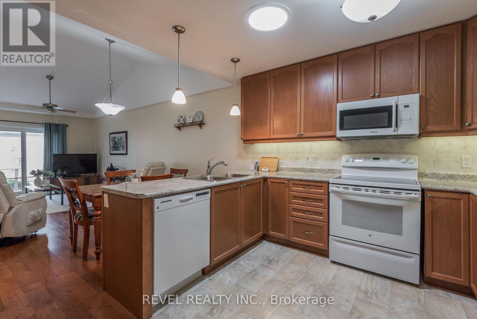 89 Laurent Boulevard, Kawartha Lakes (Lindsay), Ontario  K9V 0G9 - Photo 6 - X12516510