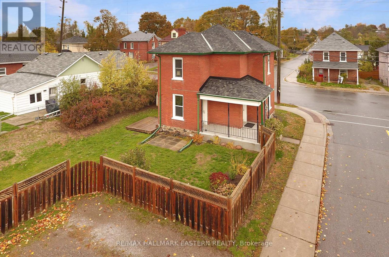 198 Hazlitt Street, Peterborough (Ashburnham Ward 4), Ontario  K9H 1L7 - Photo 2 - X12516516