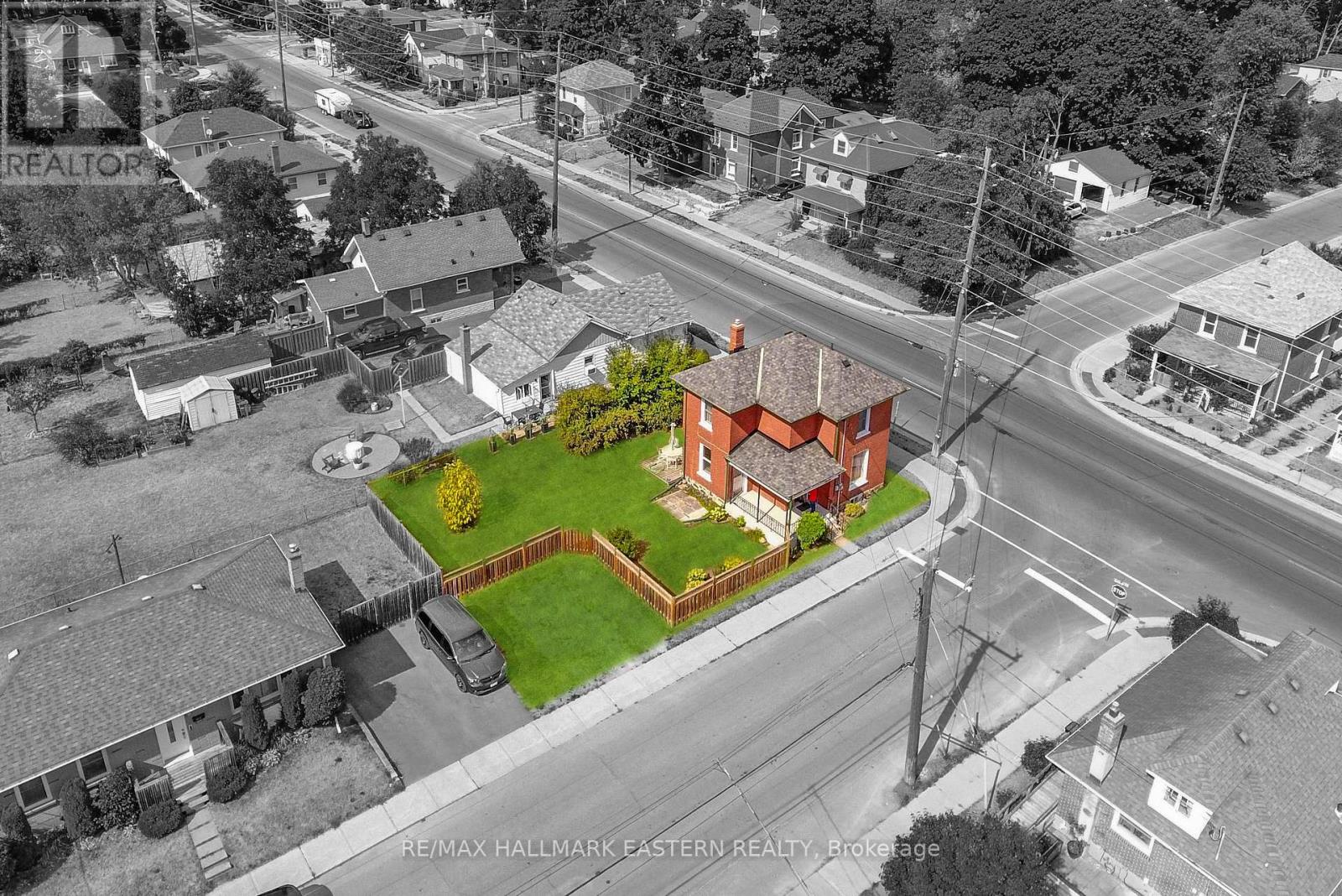 198 Hazlitt Street, Peterborough (Ashburnham Ward 4), Ontario  K9H 1L7 - Photo 4 - X12516516