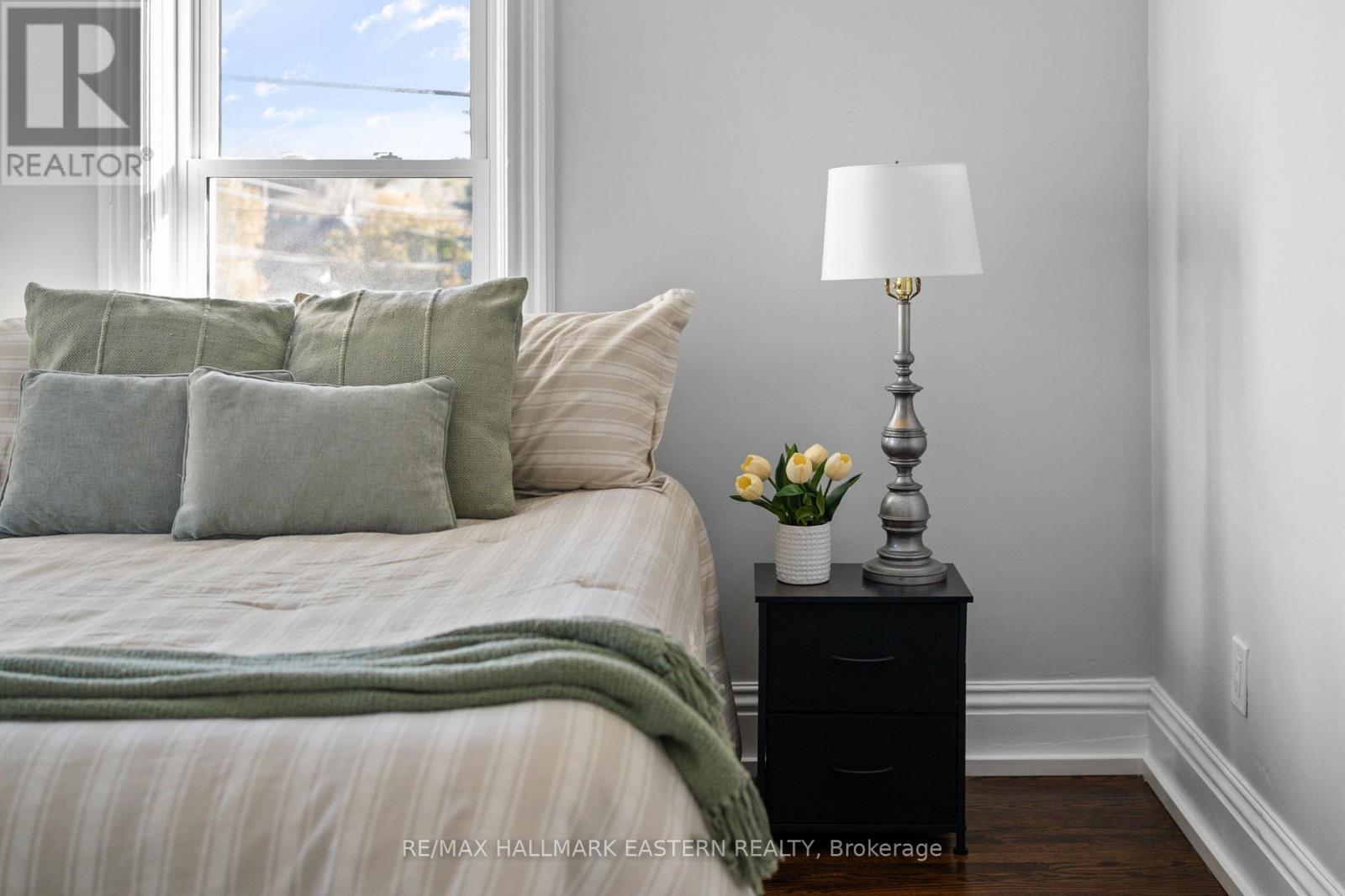 198 Hazlitt Street, Peterborough (Ashburnham Ward 4), Ontario  K9H 1L7 - Photo 6 - X12516516