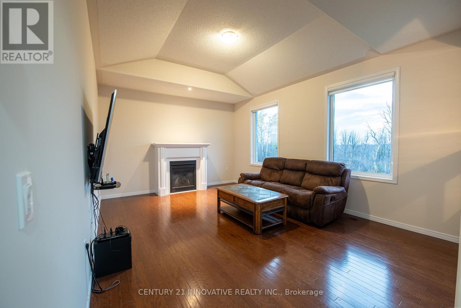 941 Avery Avenue, Peterborough (Monaghan Ward 2), Ontario  K9J 0G9 - Photo 12 - X12516140