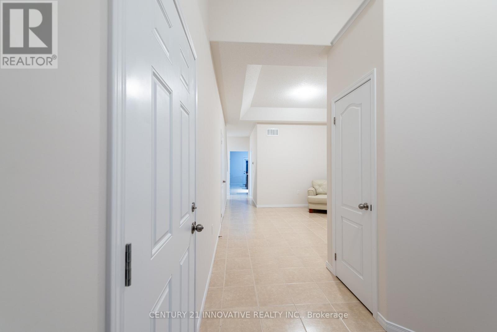 941 Avery Avenue, Peterborough (Monaghan Ward 2), Ontario  K9J 0G9 - Photo 4 - X12516140