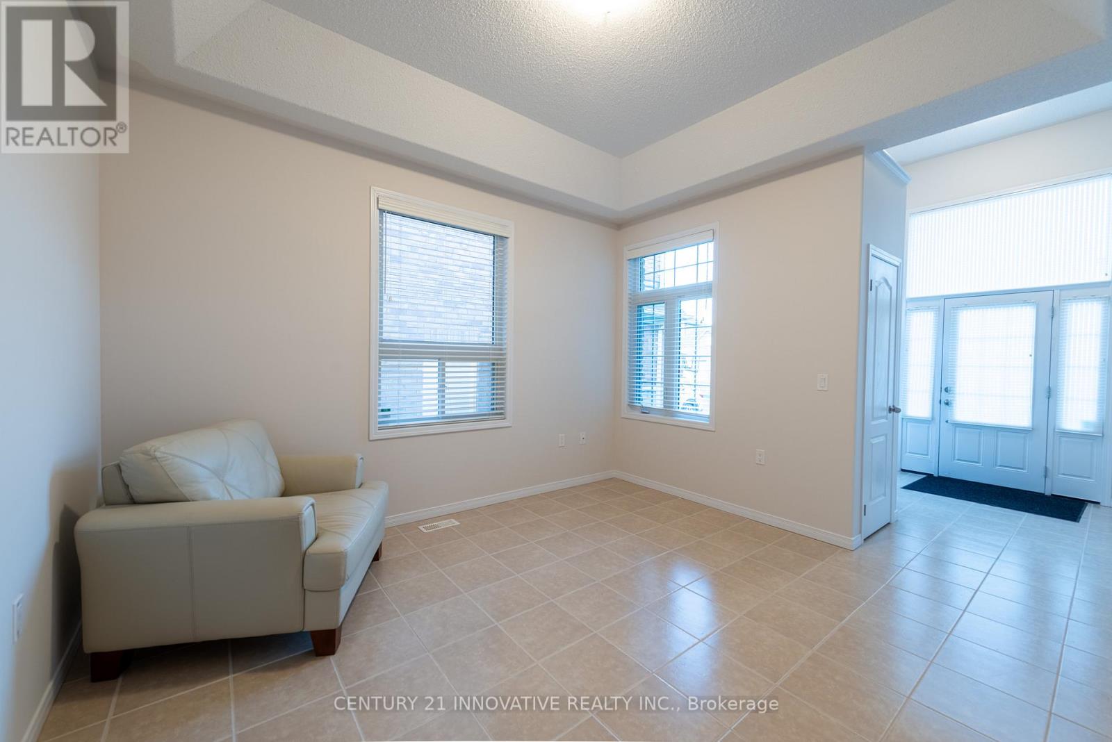 941 Avery Avenue, Peterborough (Monaghan Ward 2), Ontario  K9J 0G9 - Photo 5 - X12516140