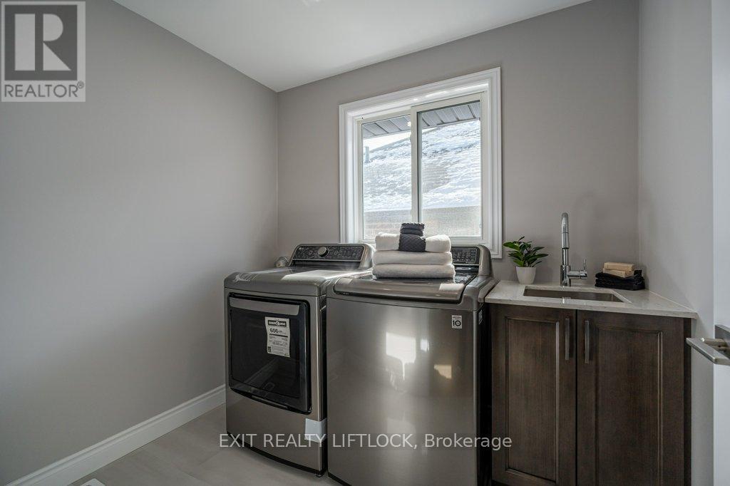 802 Steinberg Court, Peterborough (Monaghan Ward 2), Ontario  K9K 0H7 - Photo 28 - X12516742