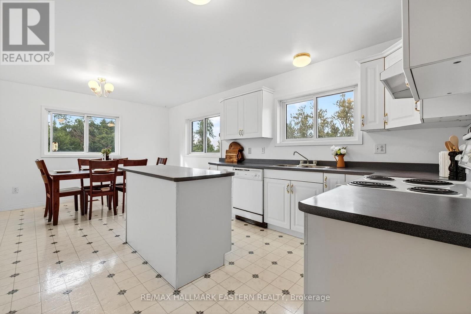 676 Towerhill Road, Peterborough (Northcrest Ward 5), Ontario  K9K 2N2 - Photo 10 - X12516766