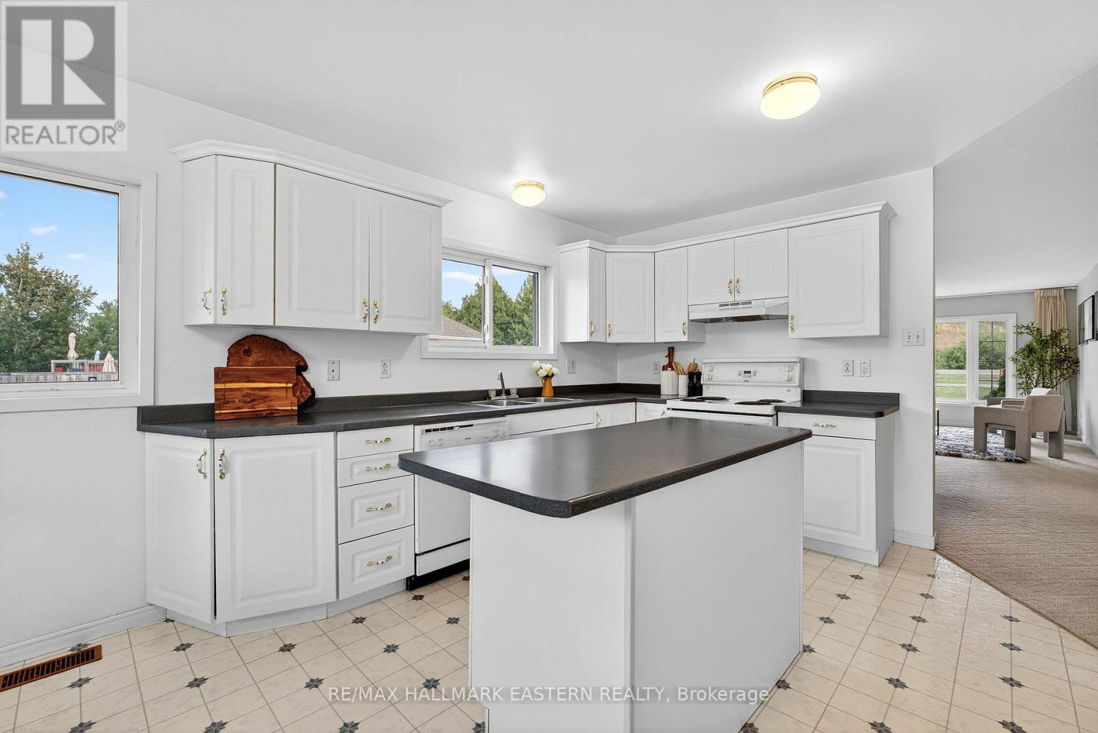 676 Towerhill Road, Peterborough (Northcrest Ward 5), Ontario  K9K 2N2 - Photo 11 - X12516766