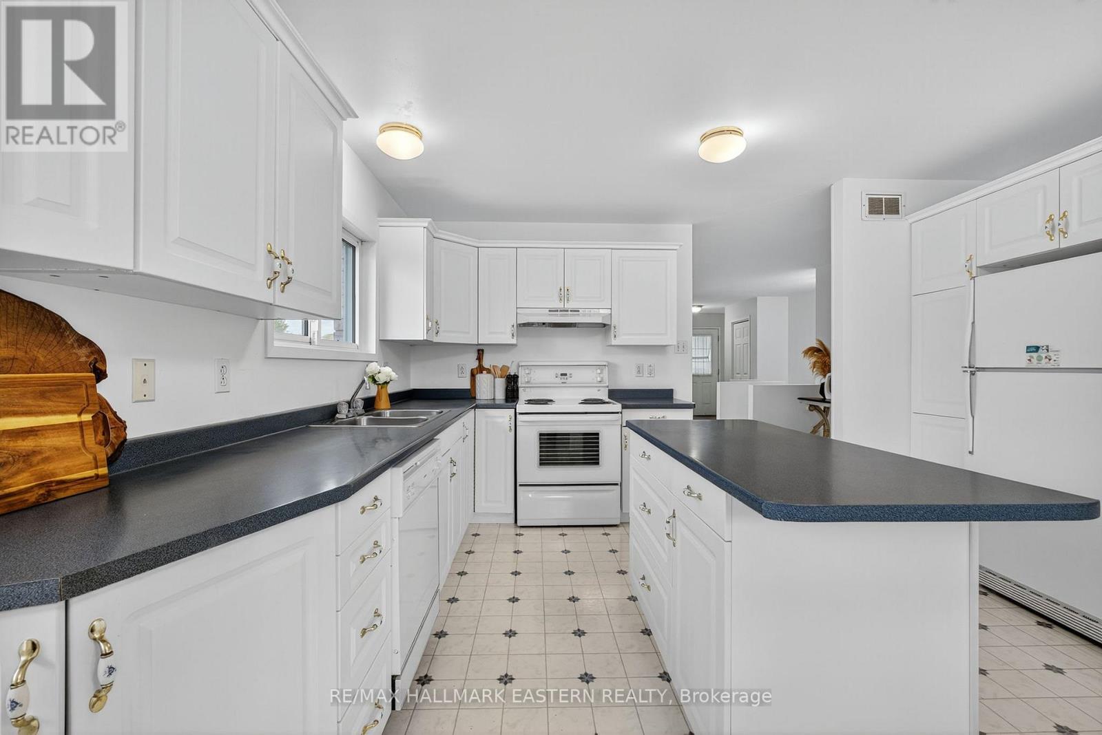 676 Towerhill Road, Peterborough (Northcrest Ward 5), Ontario  K9K 2N2 - Photo 12 - X12516766