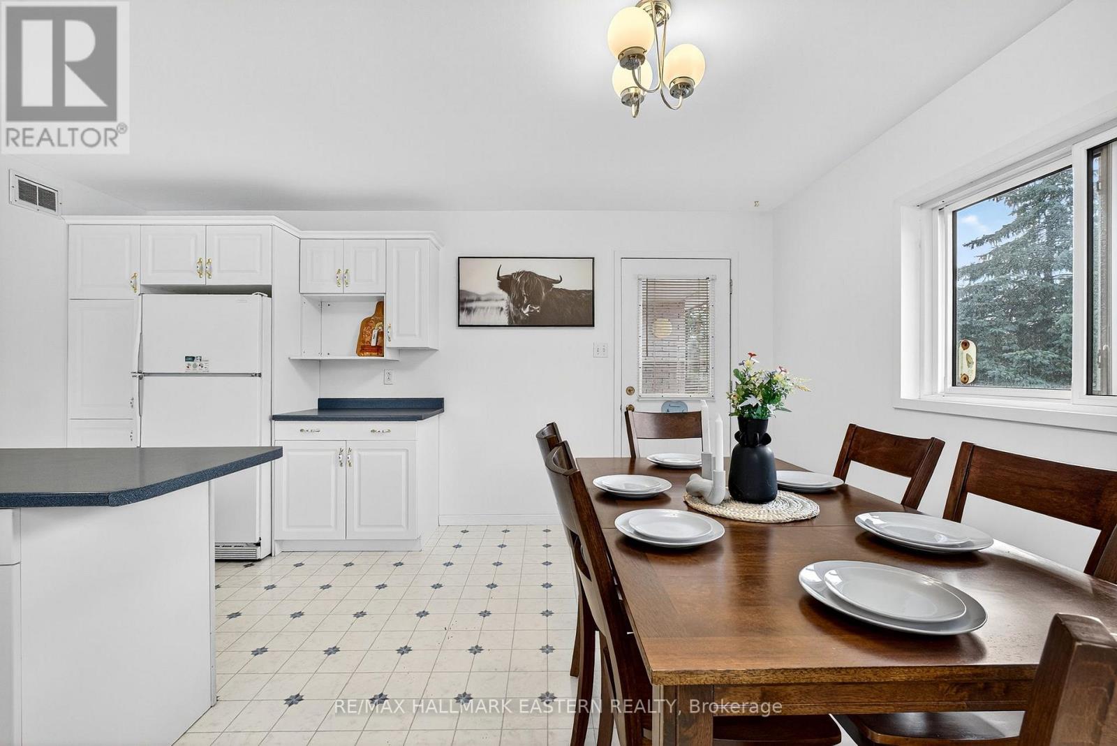 676 Towerhill Road, Peterborough (Northcrest Ward 5), Ontario  K9K 2N2 - Photo 13 - X12516766