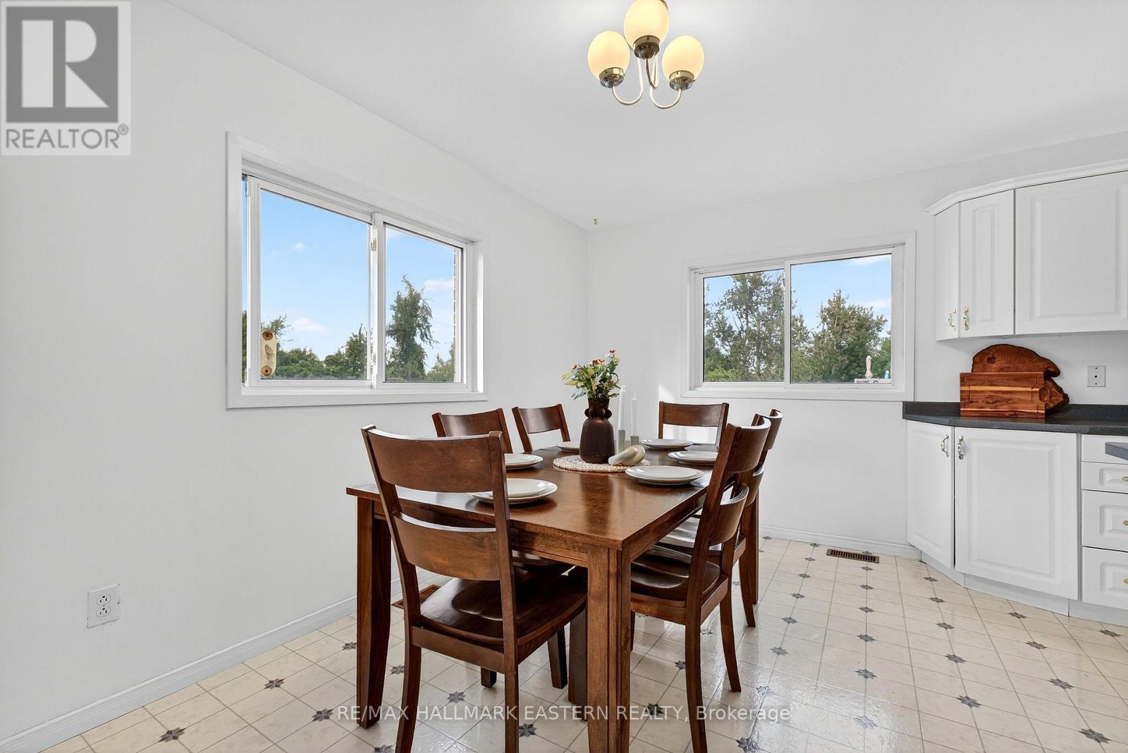 676 Towerhill Road, Peterborough (Northcrest Ward 5), Ontario  K9K 2N2 - Photo 14 - X12516766