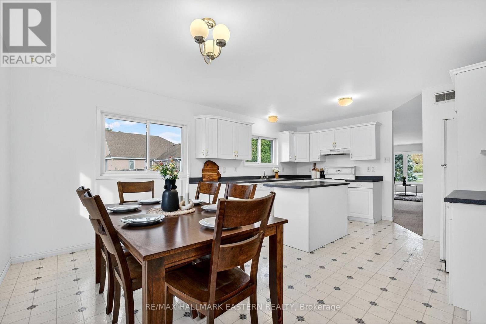 676 Towerhill Road, Peterborough (Northcrest Ward 5), Ontario  K9K 2N2 - Photo 15 - X12516766