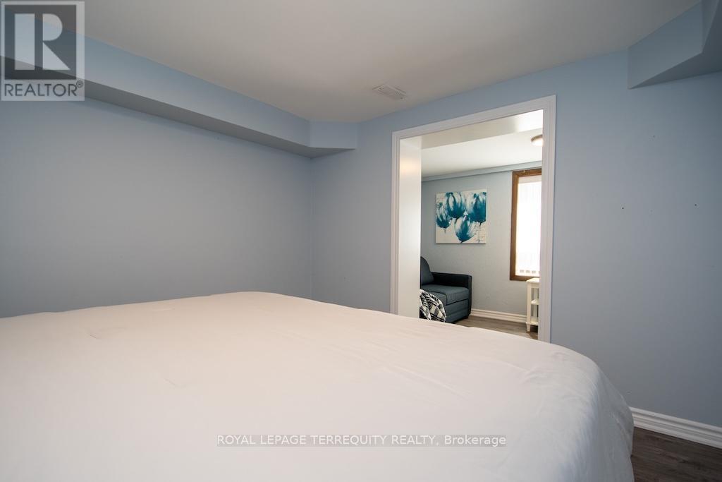 31 Alpine Street, Kawartha Lakes (Ops), Ontario  K9V 4R1 - Photo 41 - X12516744