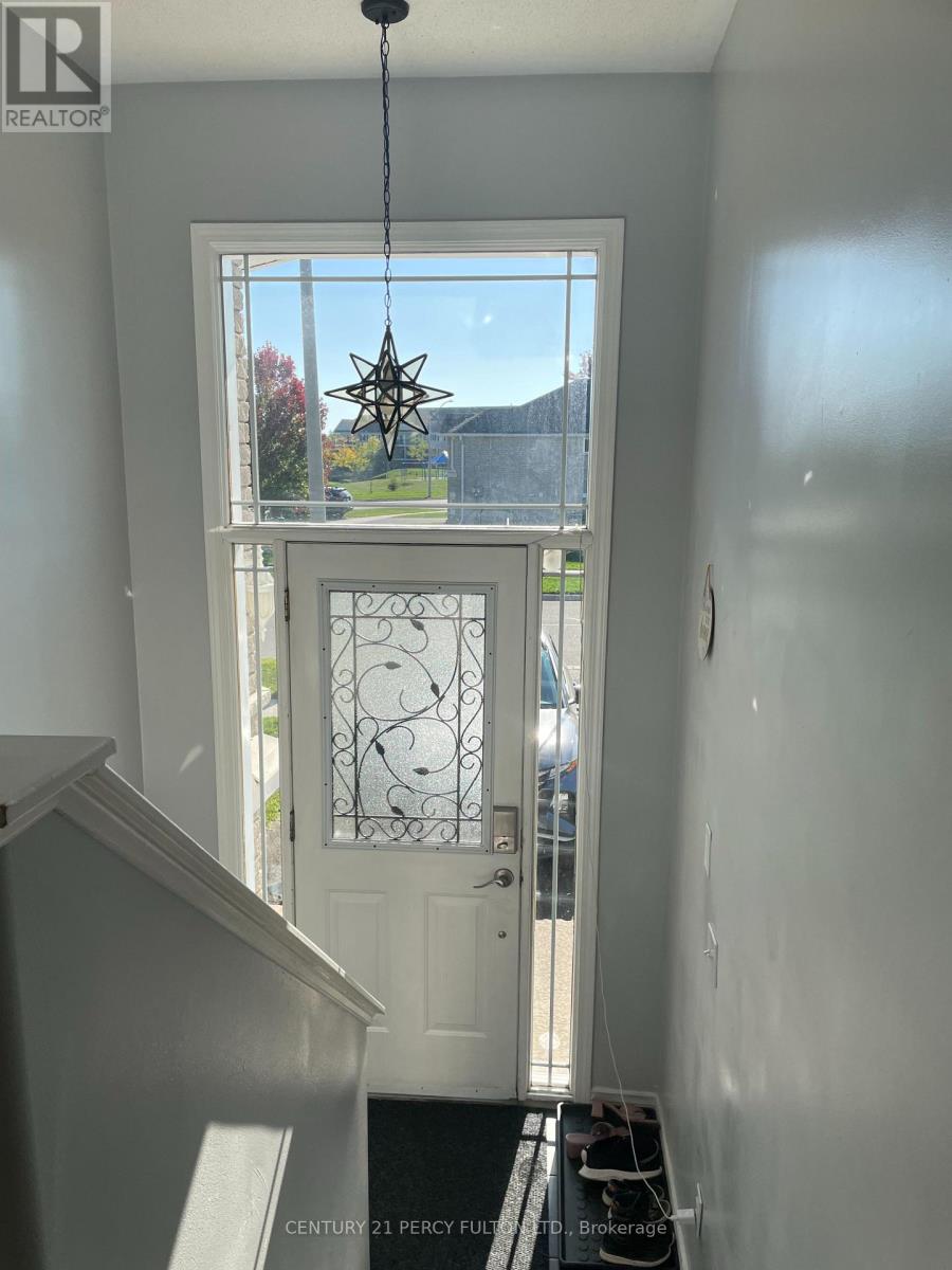 181 Parcells Crescent, Peterborough (Otonabee Ward 1), Ontario  K9K 2P2 - Photo 2 - X12516870