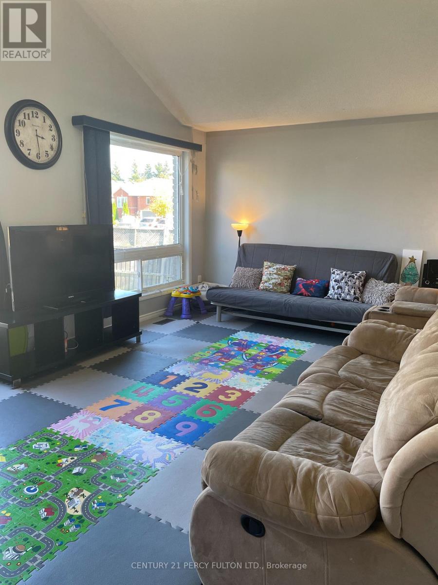 181 Parcells Crescent, Peterborough (Otonabee Ward 1), Ontario  K9K 2P2 - Photo 4 - X12516870