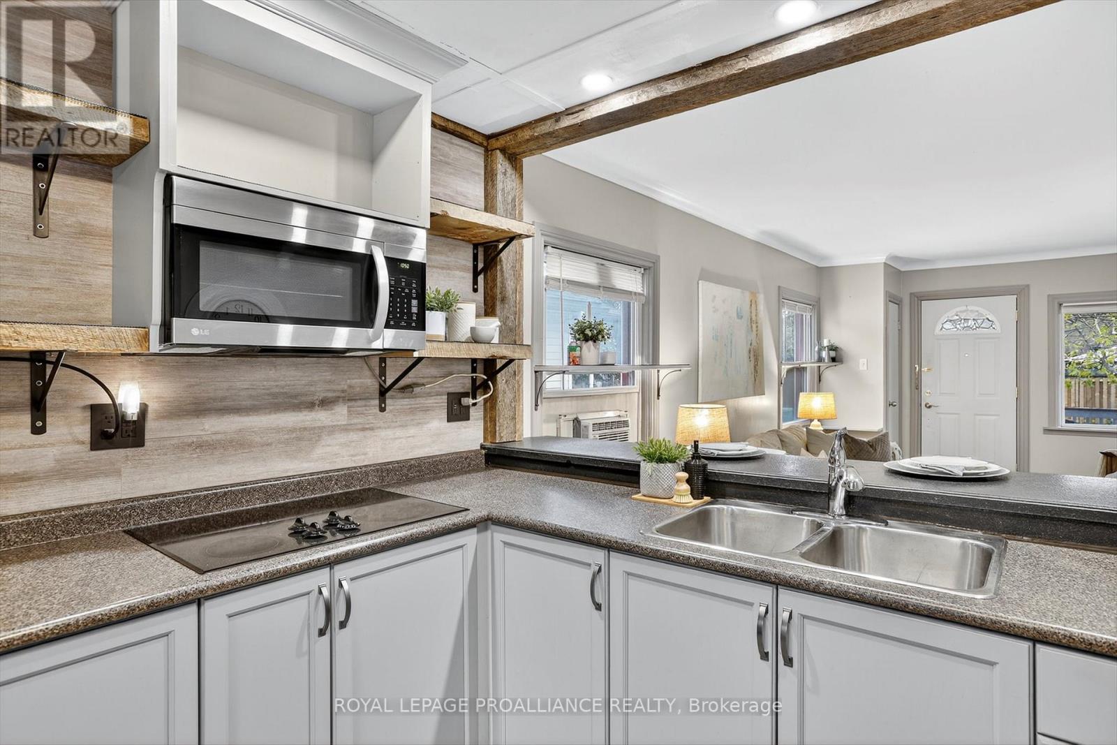 410 Dublin Street, Peterborough (Town Ward 3), Ontario  K9H 3C9 - Photo 12 - X12517246