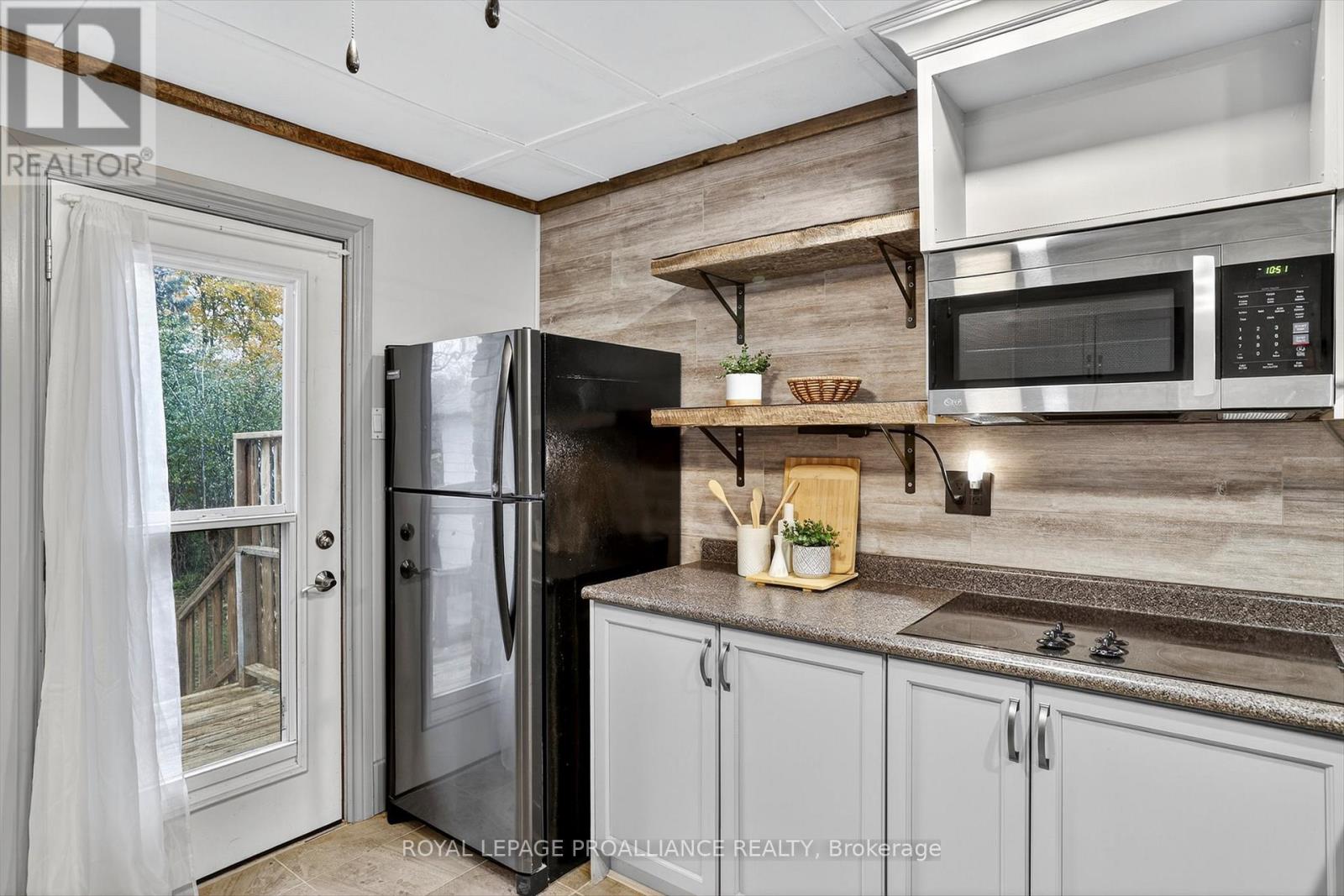 410 Dublin Street, Peterborough (Town Ward 3), Ontario  K9H 3C9 - Photo 14 - X12517246