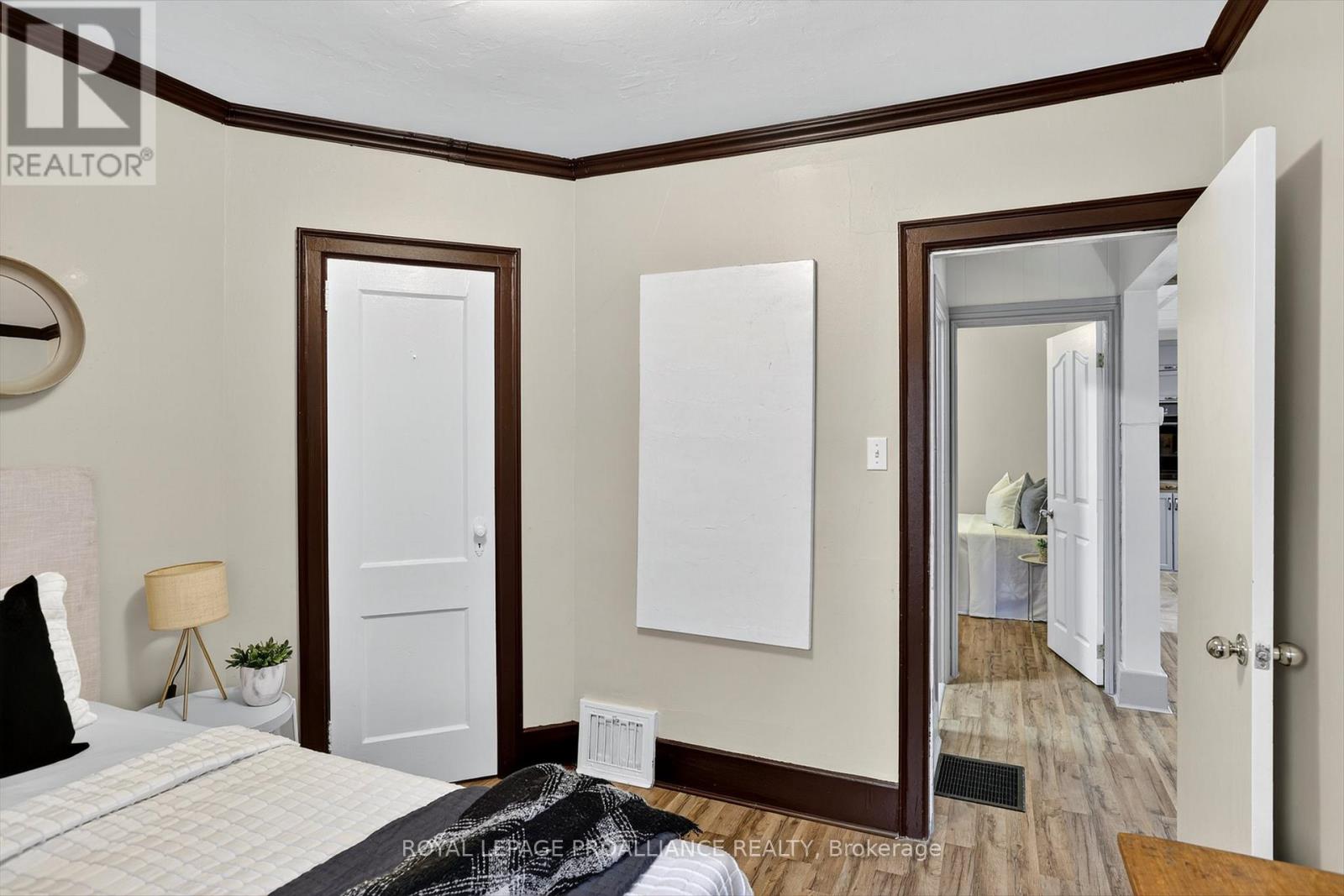 410 Dublin Street, Peterborough (Town Ward 3), Ontario  K9H 3C9 - Photo 18 - X12517246