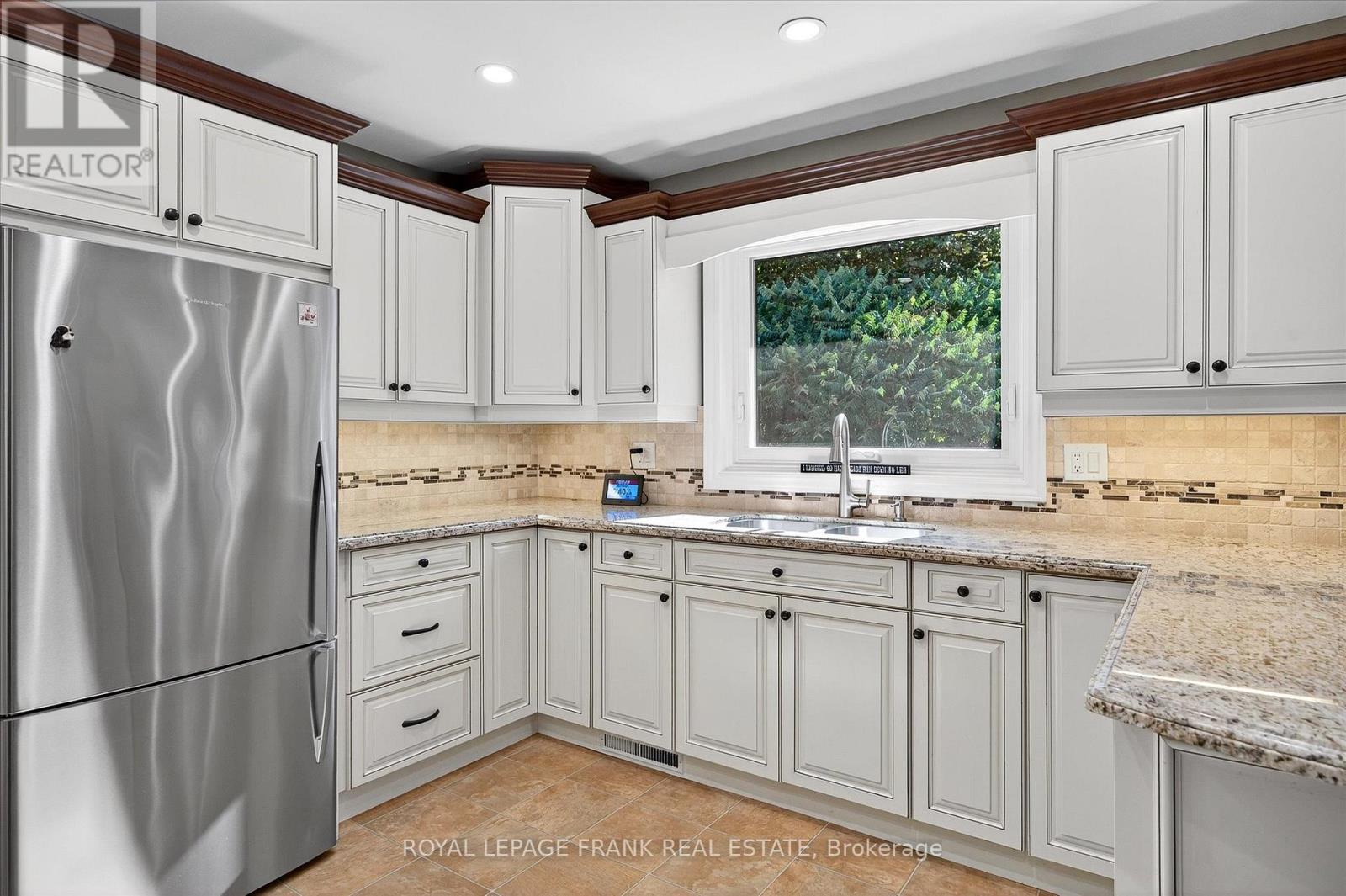 1162 Summit Drive, Peterborough (Otonabee Ward 1), Ontario  K9J 8A7 - Photo 11 - X12517392