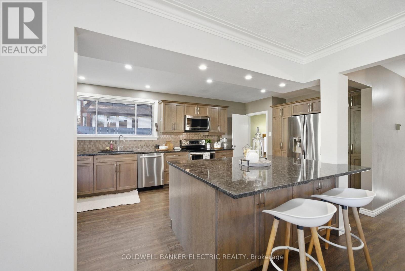 193 Benson Avenue, Peterborough (Northcrest Ward 5), Ontario  K9H 5Y6 - Photo 11 - X12519128