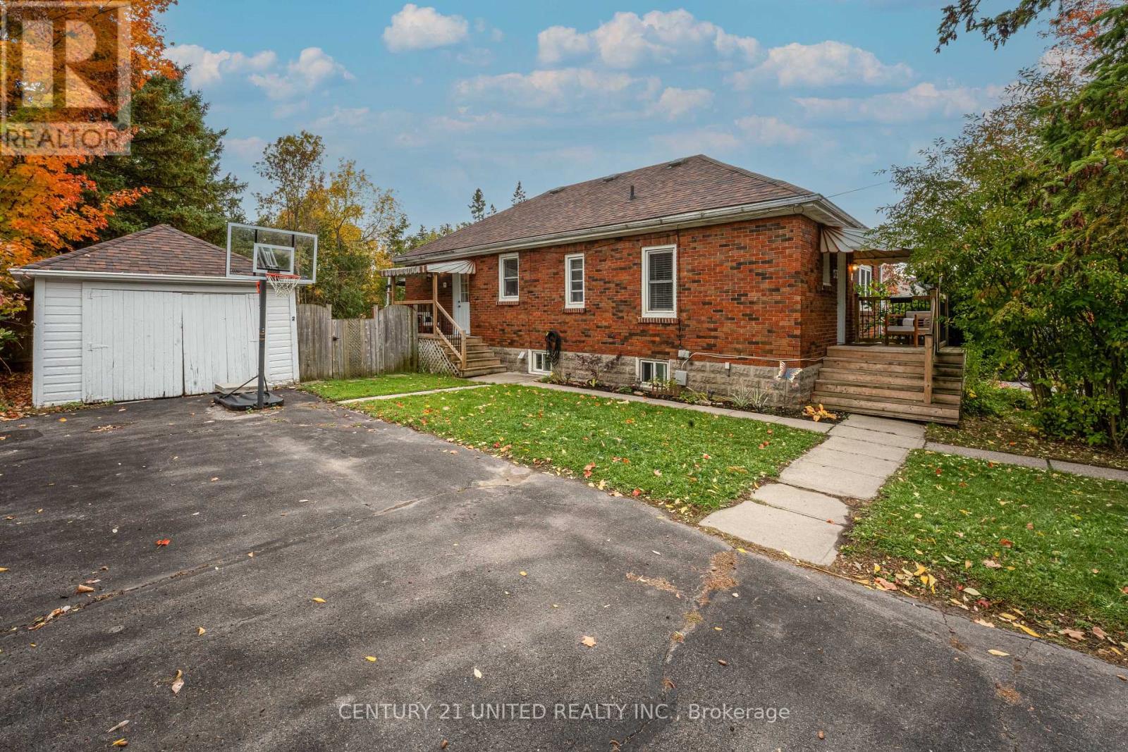 273 Bennet Street, Peterborough (Northcrest Ward 5), Ontario  K9H 5B8 - Photo 2 - X12519194