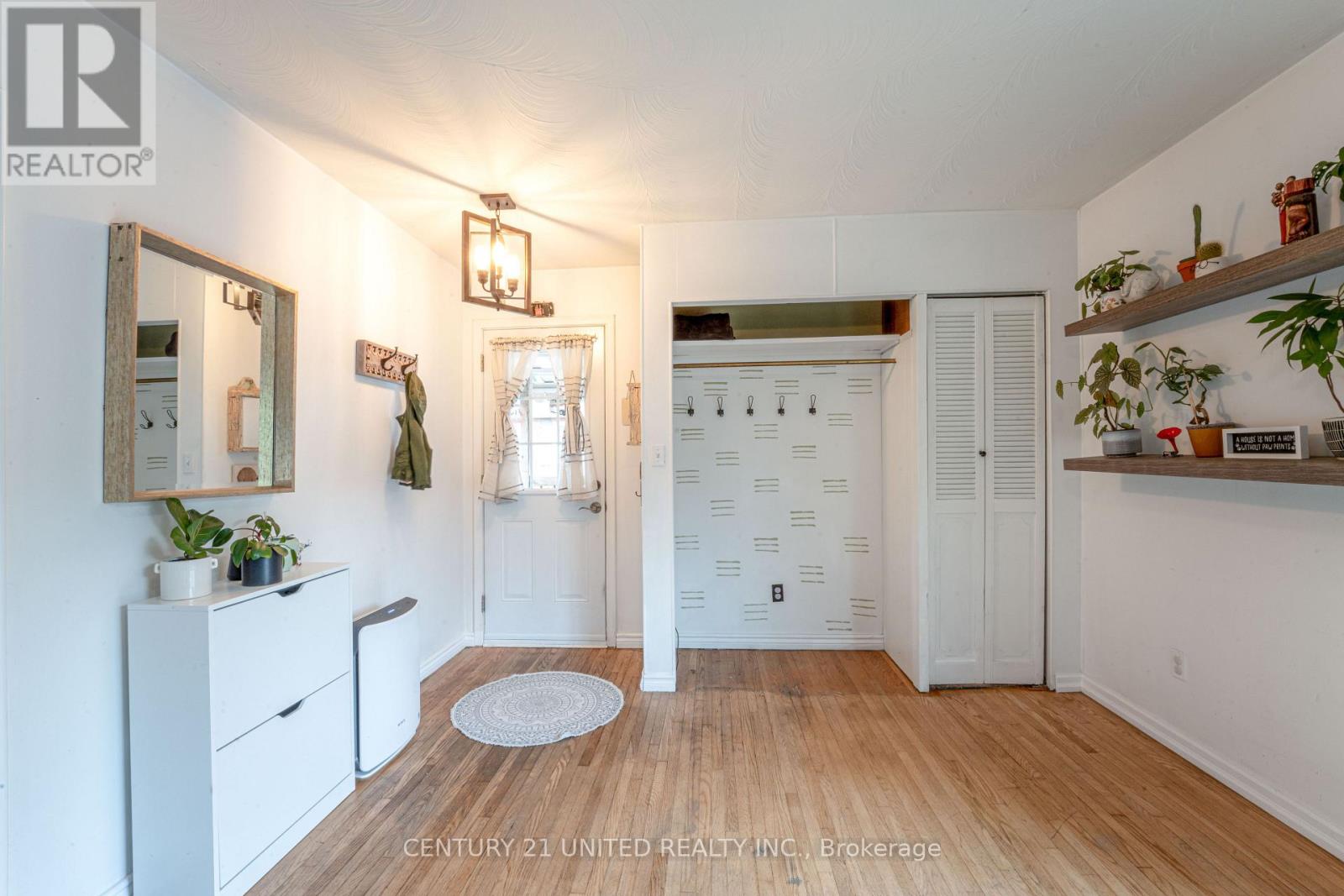 273 Bennet Street, Peterborough (Northcrest Ward 5), Ontario  K9H 5B8 - Photo 3 - X12519194