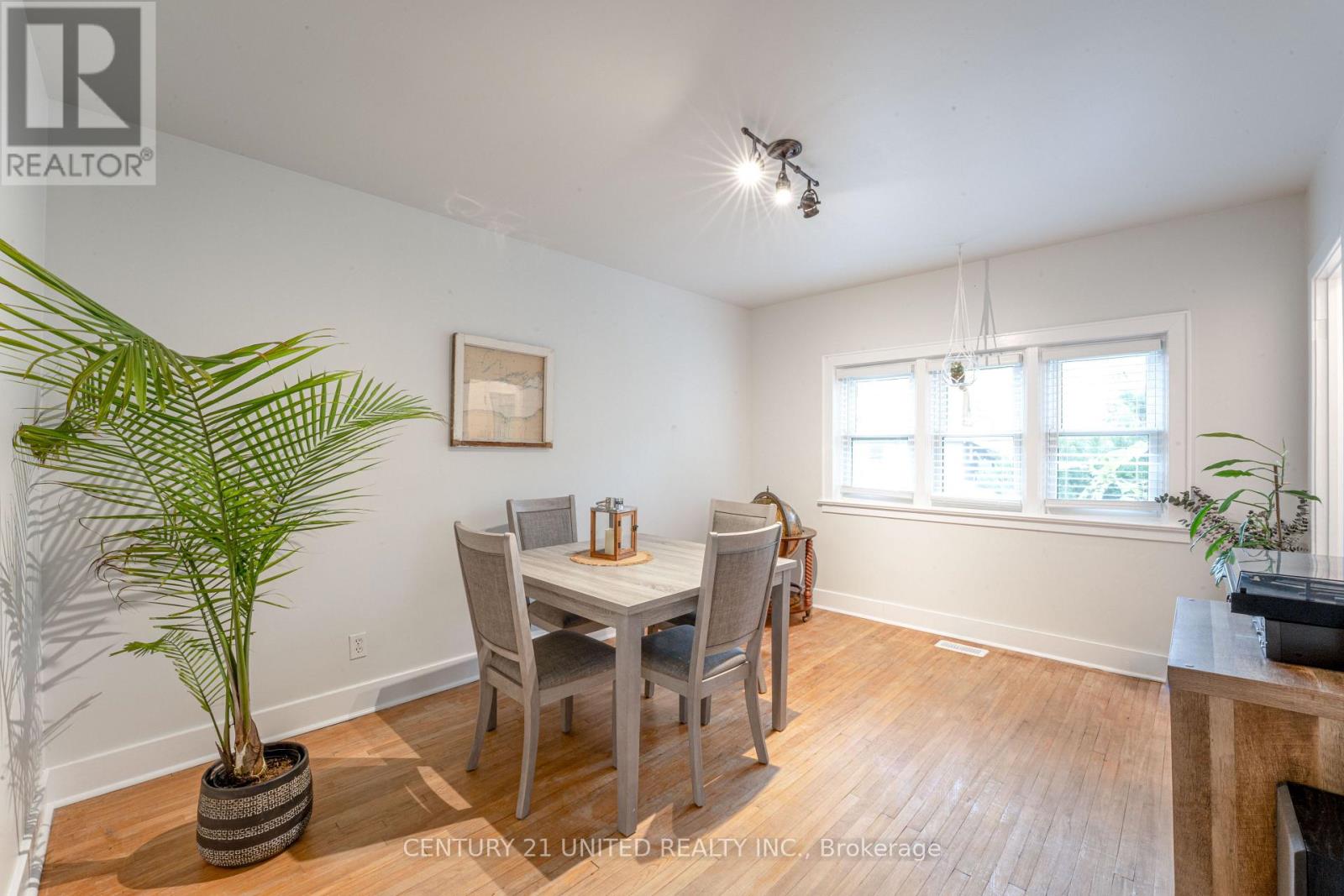 273 Bennet Street, Peterborough (Northcrest Ward 5), Ontario  K9H 5B8 - Photo 6 - X12519194