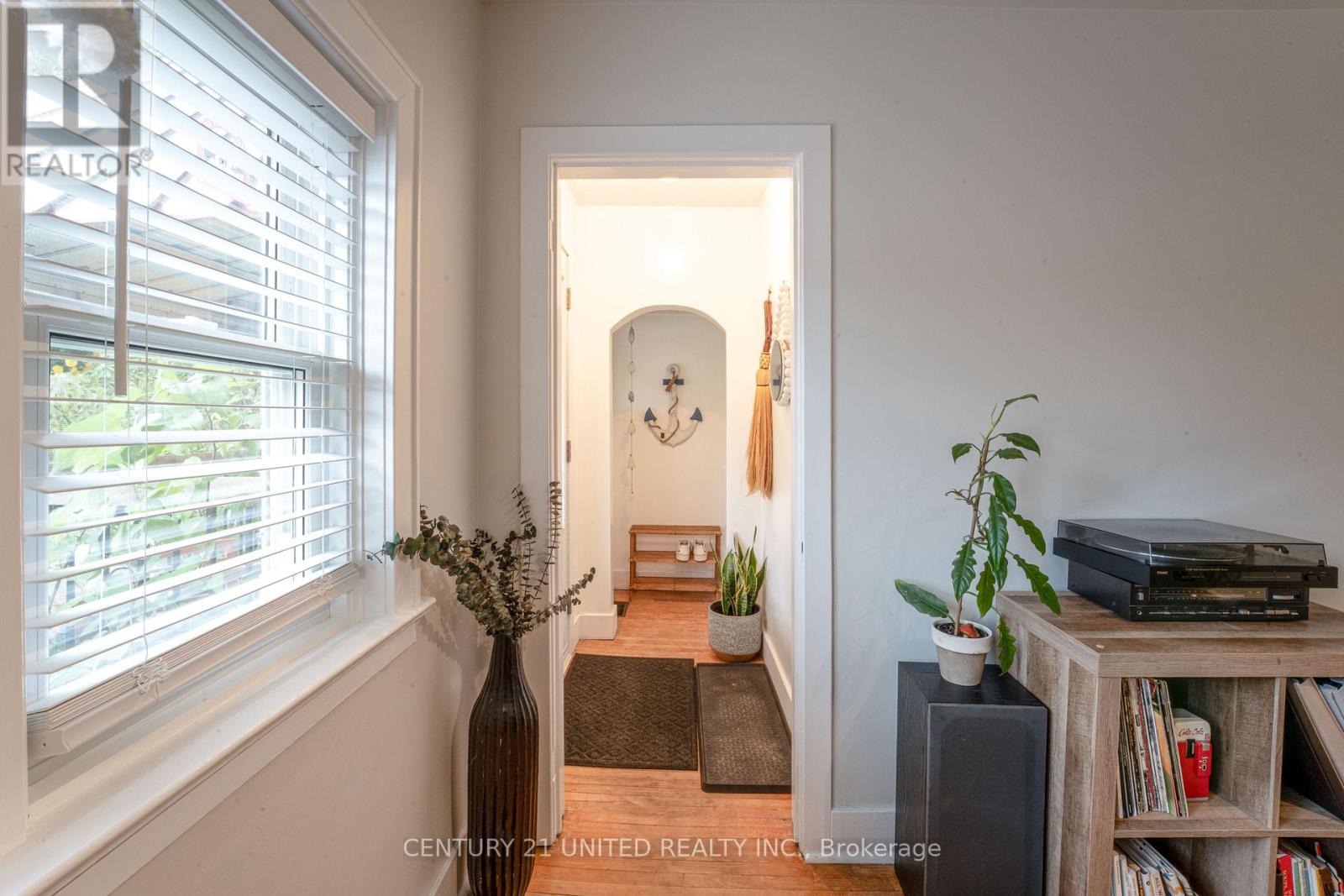 273 Bennet Street, Peterborough (Northcrest Ward 5), Ontario  K9H 5B8 - Photo 8 - X12519194