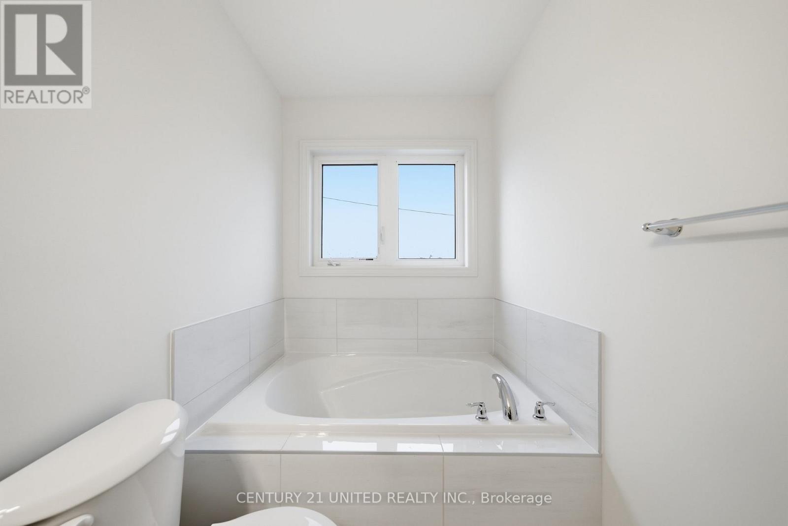 129 Sanderson Drive, Kawartha Lakes (Lindsay), Ontario  K9V 0S7 - Photo 38 - X12519438