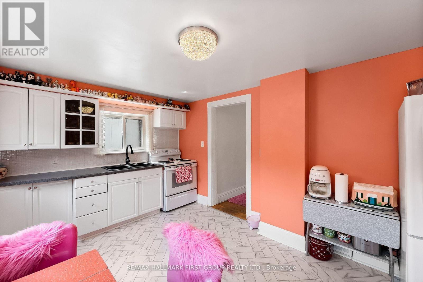 168 Adeline Street, Peterborough (Town Ward 3), Ontario  K9J 5E3 - Photo 16 - X12519618