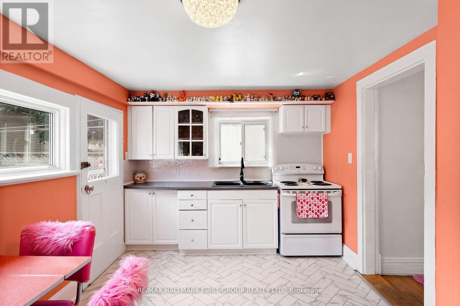 168 Adeline Street, Peterborough (Town Ward 3), Ontario  K9J 5E3 - Photo 17 - X12519618