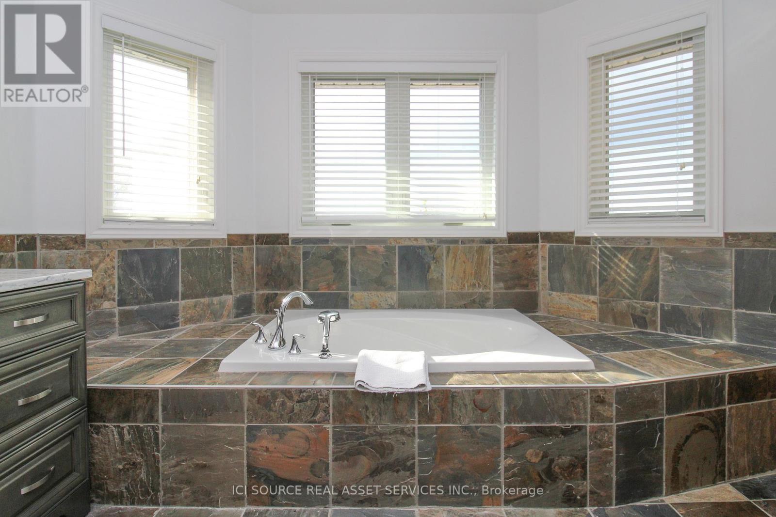 260 O'dette Road, Peterborough (Monaghan Ward 2), Ontario  K9K 2N8 - Photo 33 - X12519728