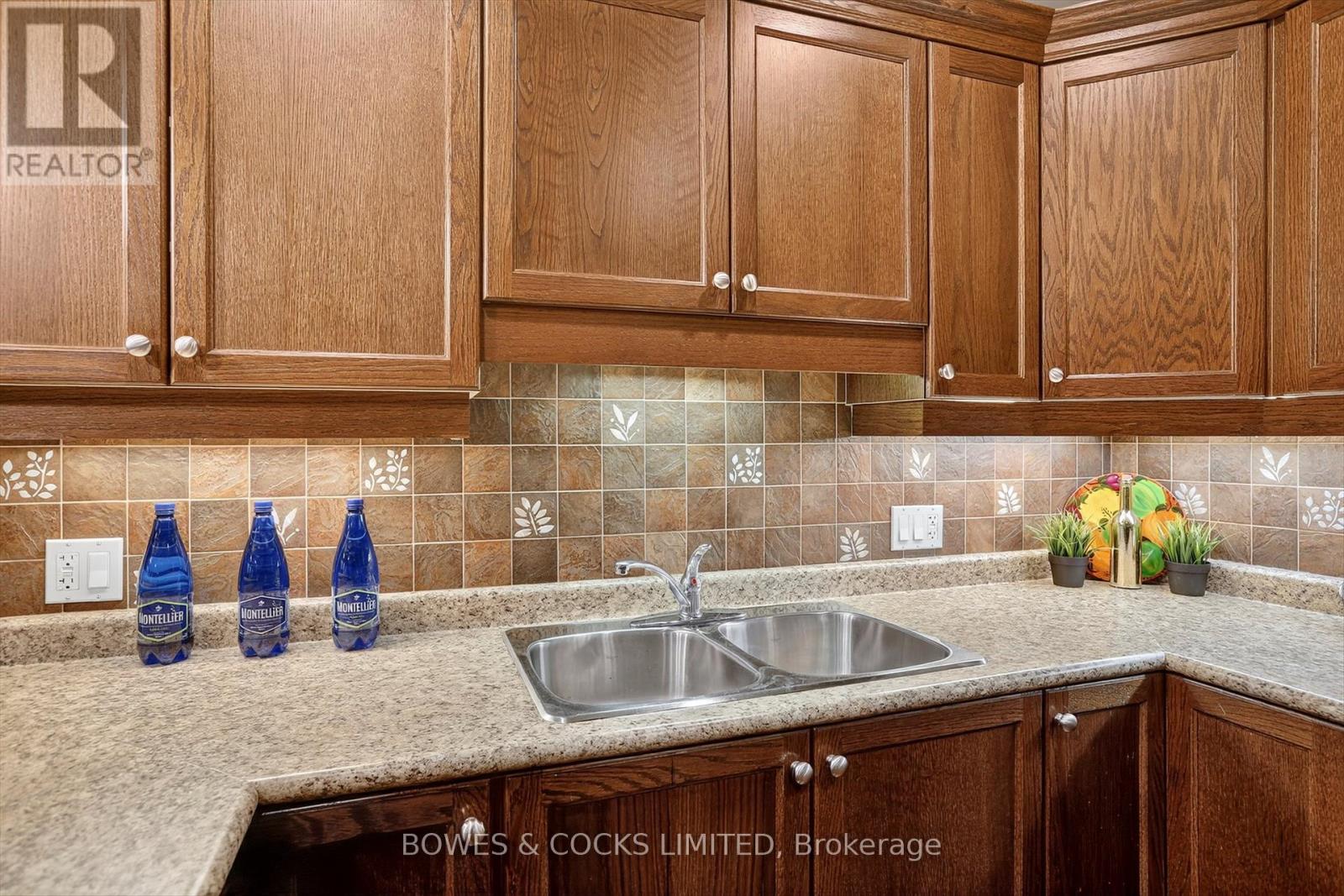 63 - 135 Village Crescent, Peterborough (Otonabee Ward 1), Ontario  K9J 0A9 - Photo 15 - X12520884