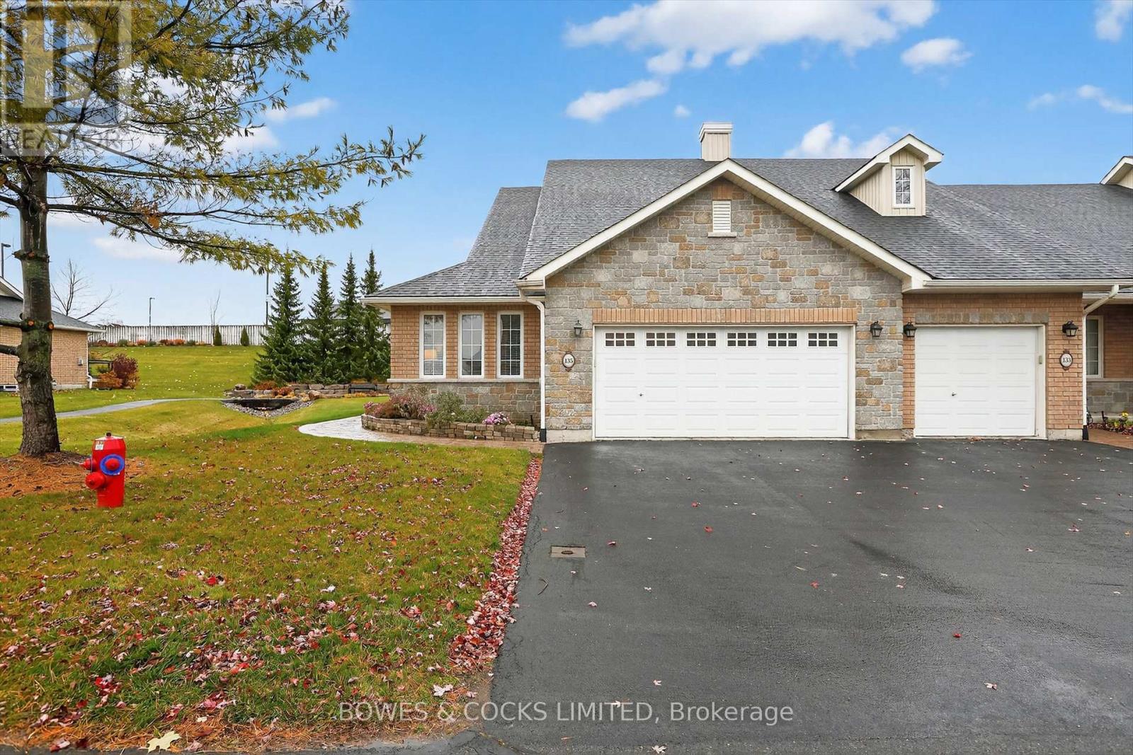 63 - 135 Village Crescent, Peterborough (Otonabee Ward 1), Ontario  K9J 0A9 - Photo 2 - X12520884