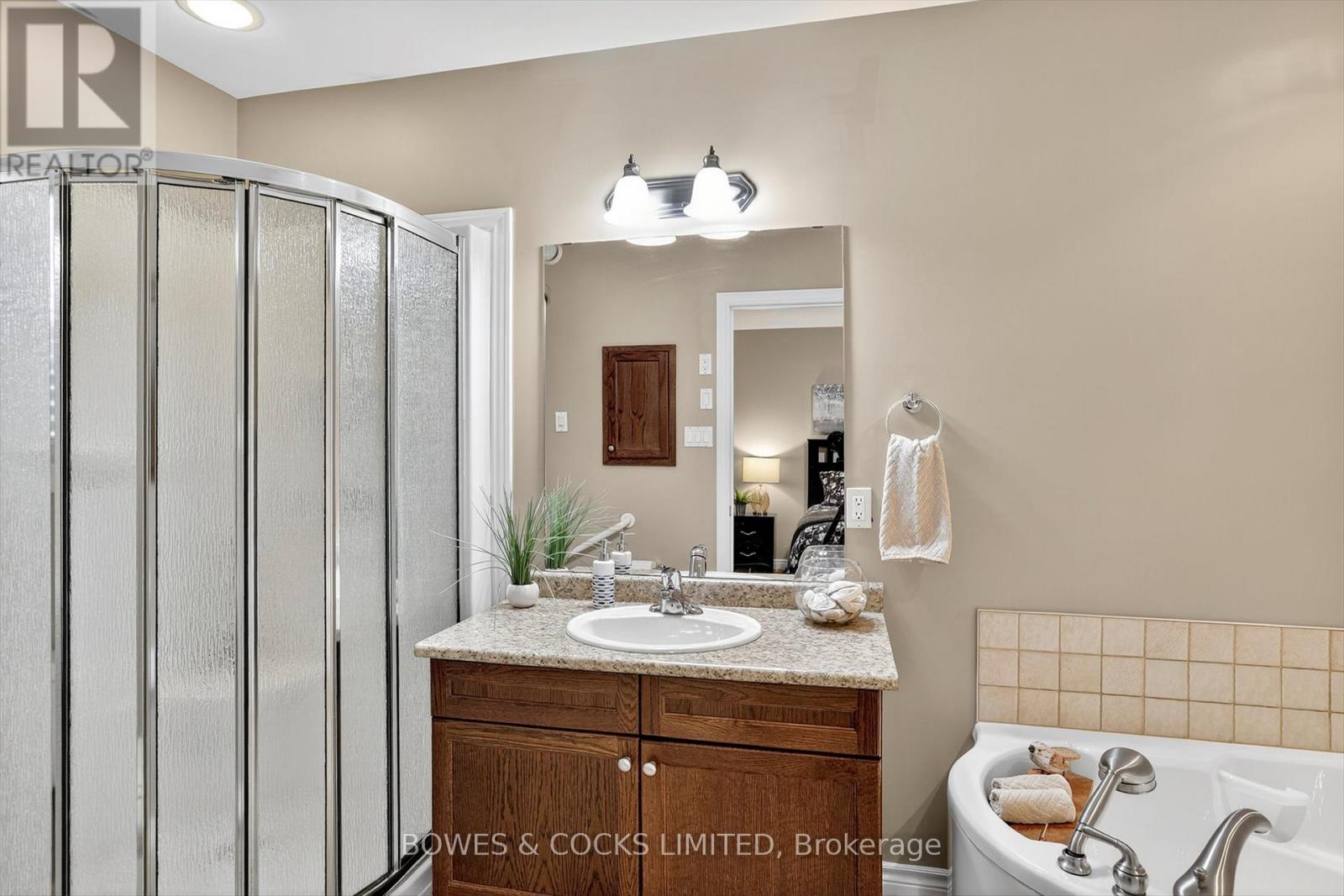 63 - 135 Village Crescent, Peterborough (Otonabee Ward 1), Ontario  K9J 0A9 - Photo 22 - X12520884