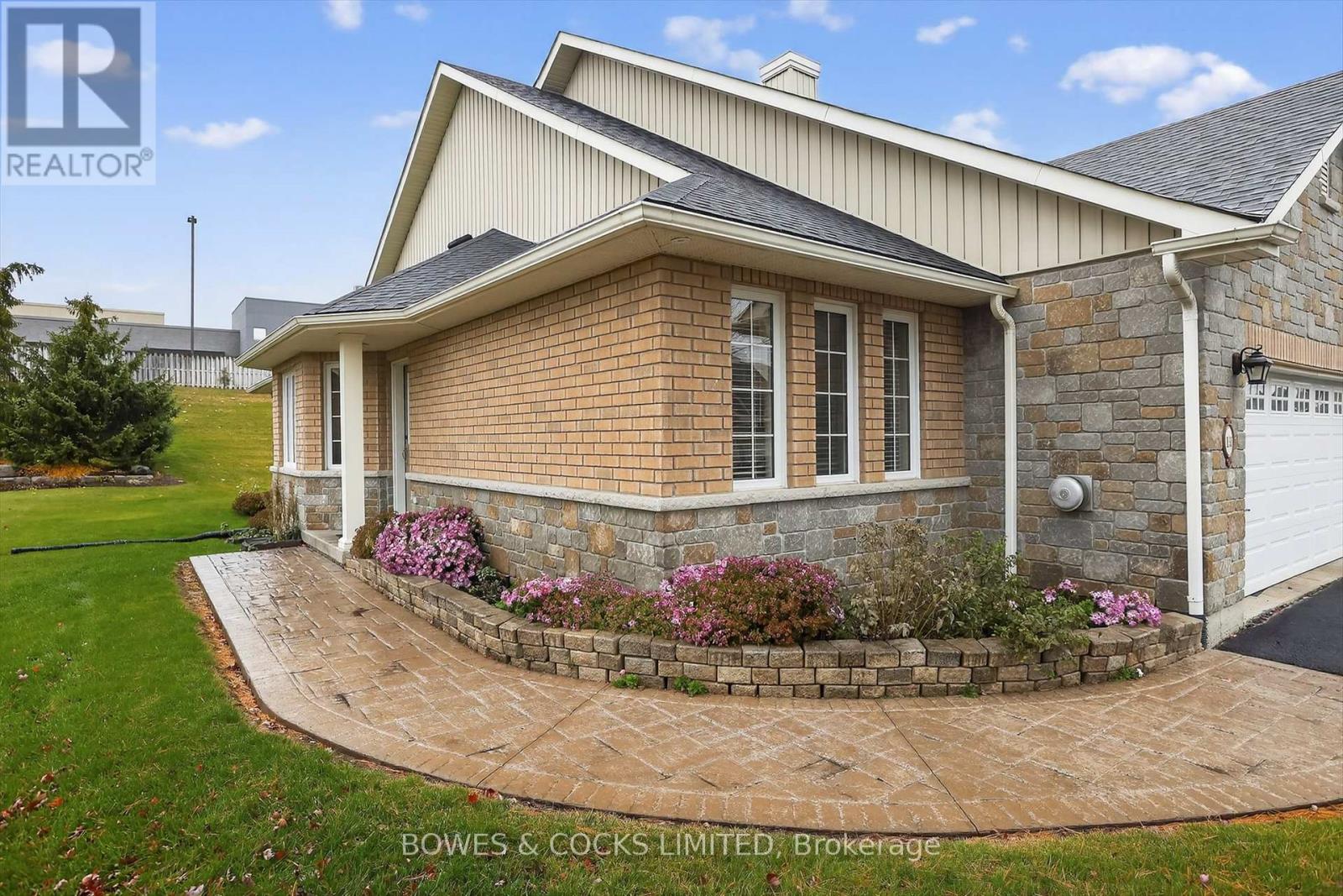 63 - 135 Village Crescent, Peterborough (Otonabee Ward 1), Ontario  K9J 0A9 - Photo 3 - X12520884