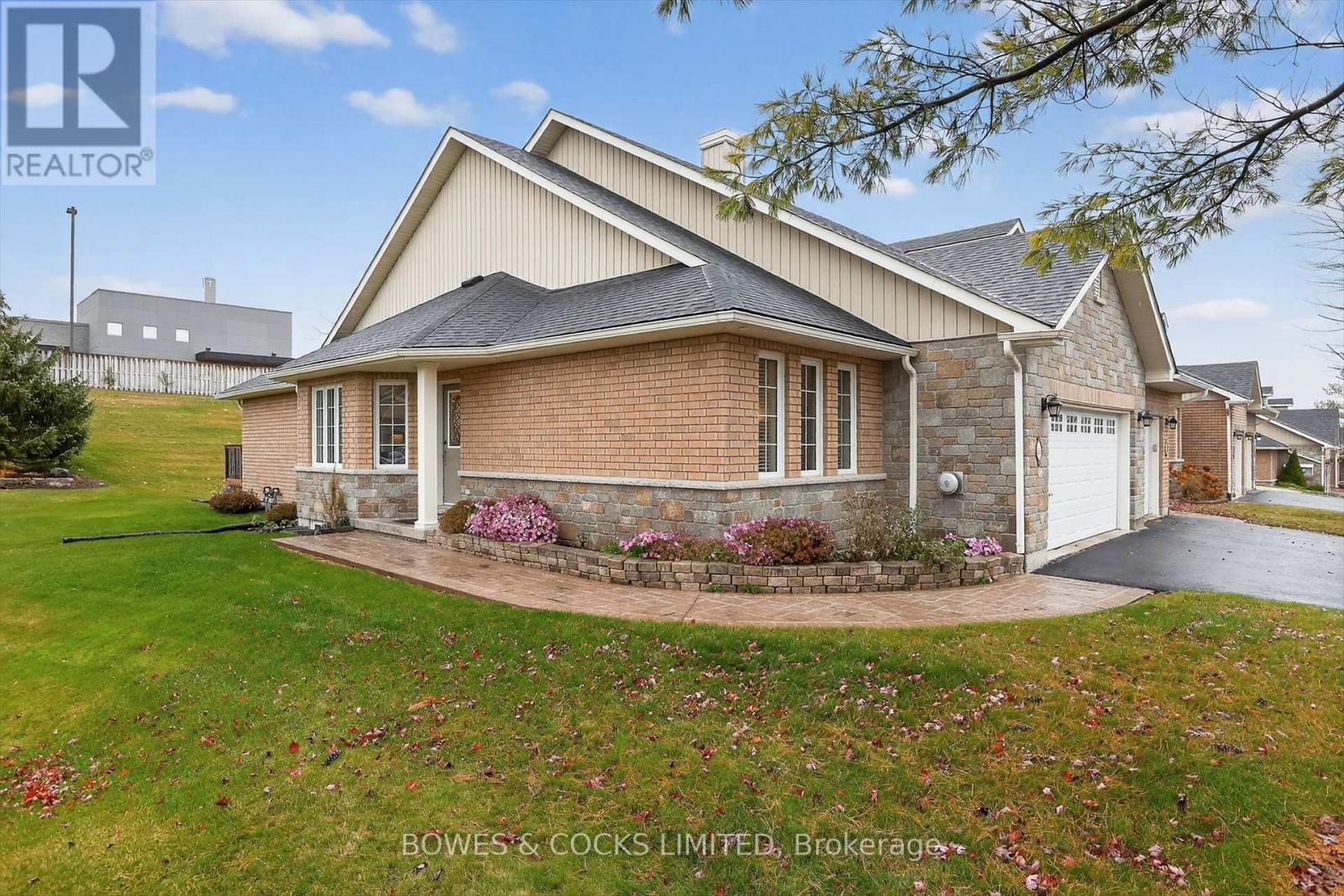 63 - 135 Village Crescent, Peterborough (Otonabee Ward 1), Ontario  K9J 0A9 - Photo 37 - X12520884