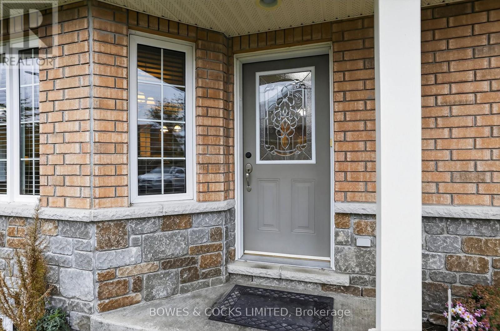 63 - 135 Village Crescent, Peterborough (Otonabee Ward 1), Ontario  K9J 0A9 - Photo 4 - X12520884