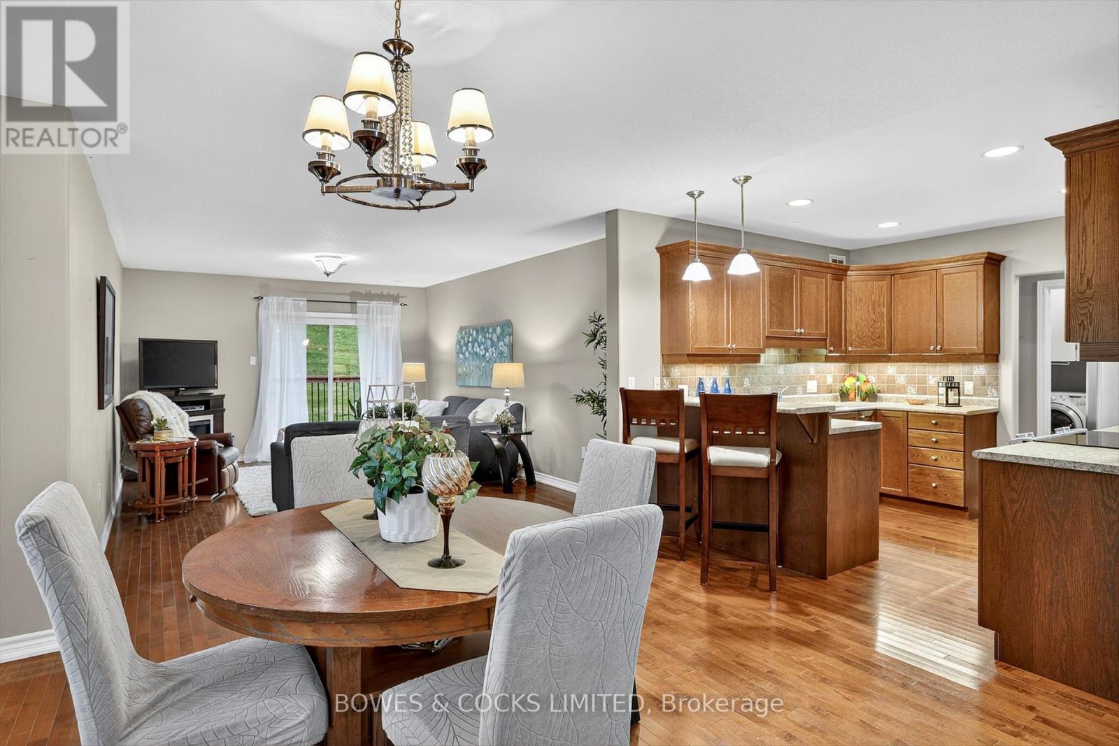 63 - 135 Village Crescent, Peterborough (Otonabee Ward 1), Ontario  K9J 0A9 - Photo 6 - X12520884