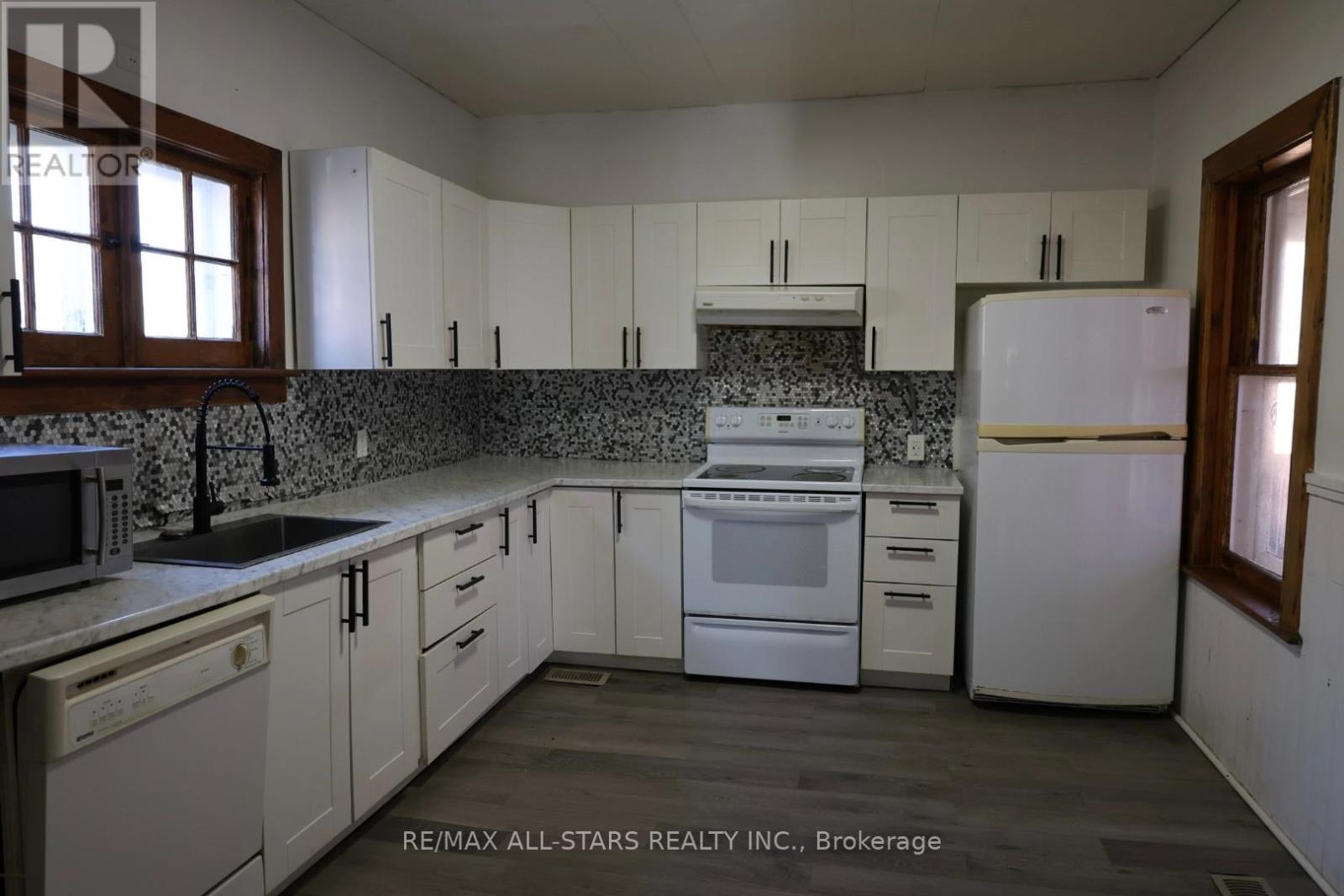 280 Lansdowne Street W, Peterborough (Ashburnham Ward 4), Ontario  K9J 1Y8 - Photo 10 - X12520948