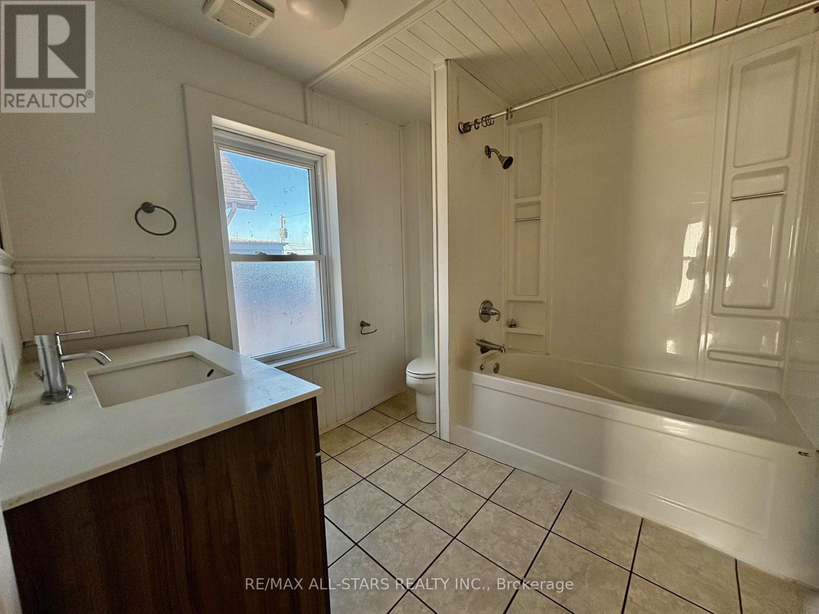 280 Lansdowne Street W, Peterborough (Ashburnham Ward 4), Ontario  K9J 1Y8 - Photo 22 - X12520948