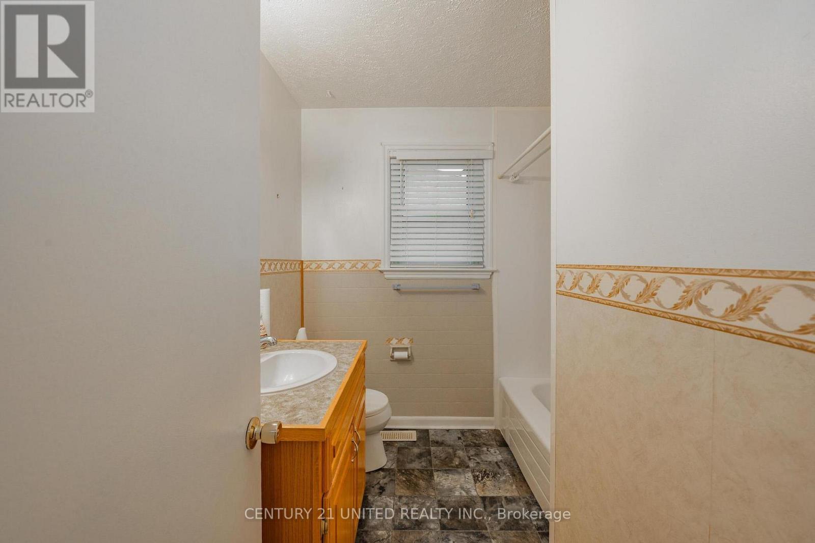 835 Barnardo Avenue, Peterborough (Northcrest Ward 5), Ontario  K9H 5W1 - Photo 17 - X12520956