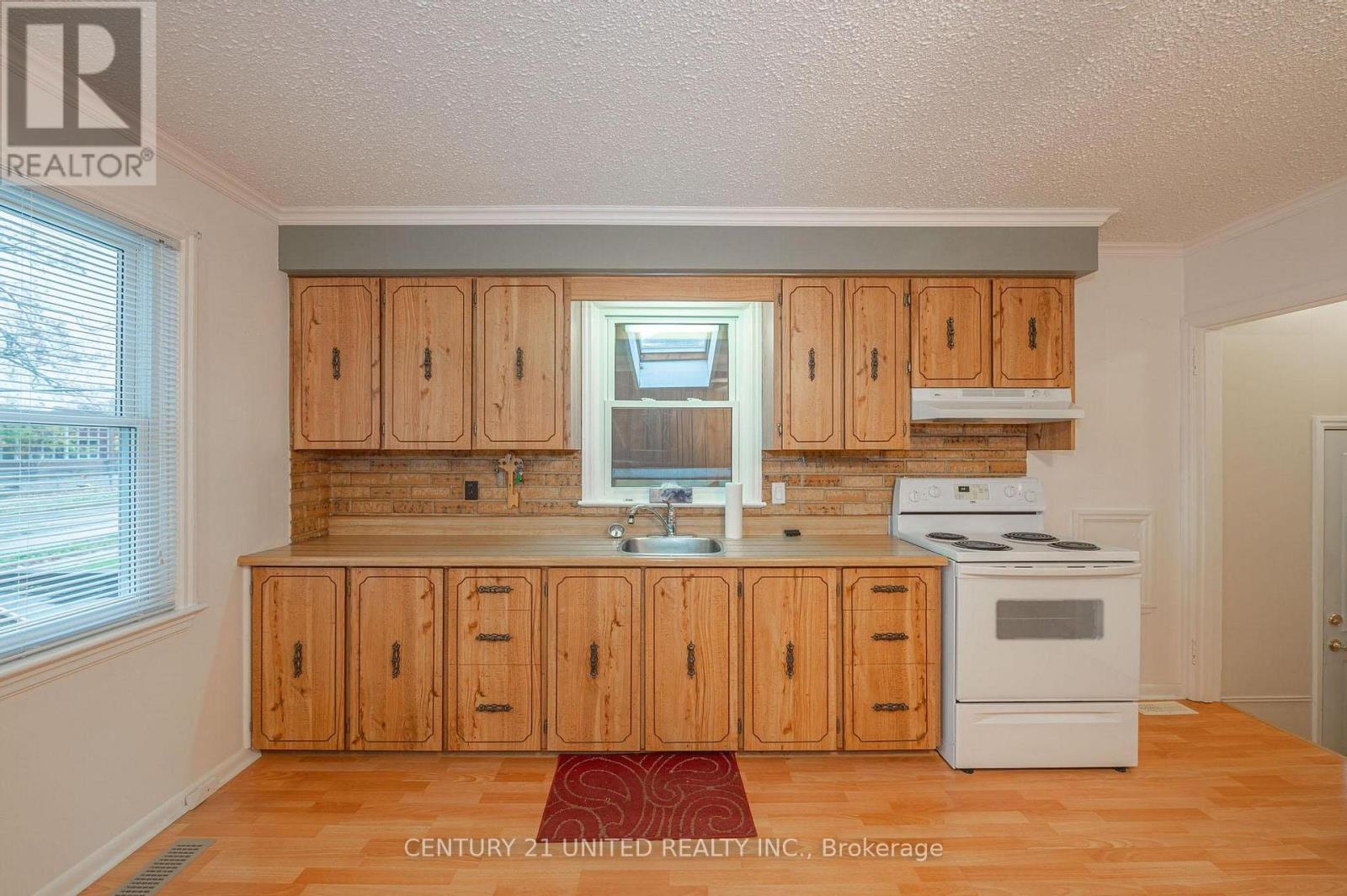 835 Barnardo Avenue, Peterborough (Northcrest Ward 5), Ontario  K9H 5W1 - Photo 6 - X12520956