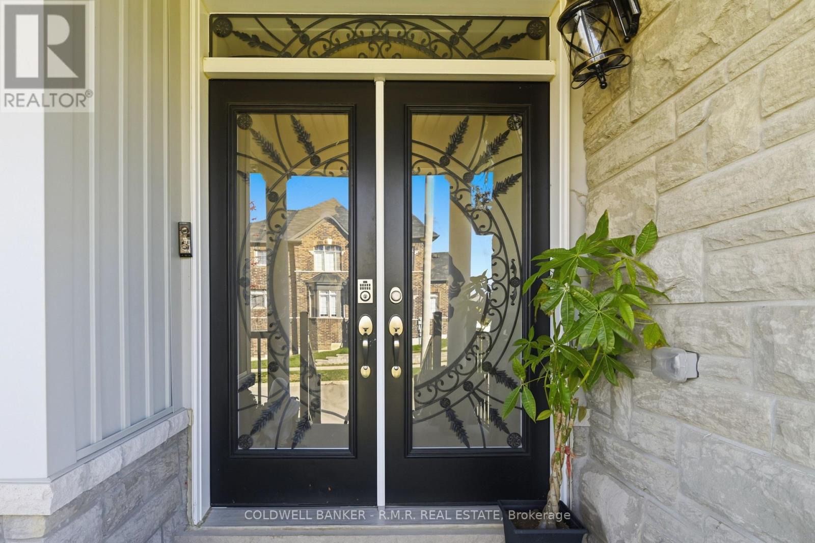 27 Barchard Street, Clarington (Newcastle), Ontario  L1B 0K8 - Photo 4 - E12521266