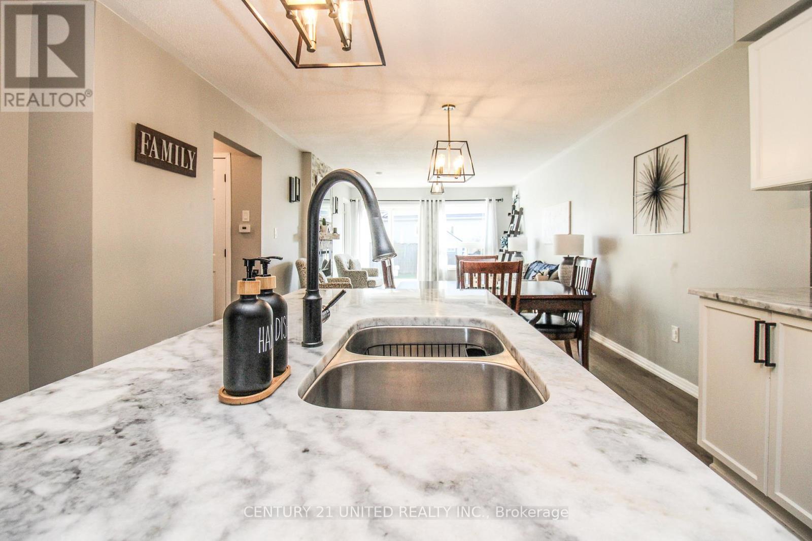 1356 Ireland Drive, Peterborough (Monaghan Ward 2), Ontario  K9K 0B1 - Photo 11 - X12521340