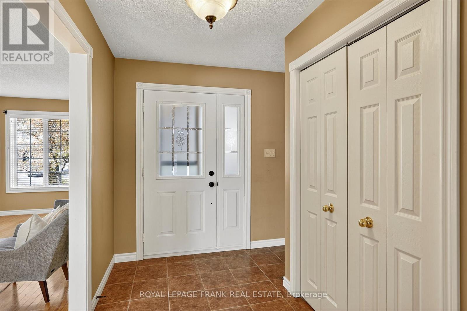 2940 Jennifer Drive, Peterborough (Northcrest Ward 5), Ontario  K9L 1Z9 - Photo 5 - X12521342