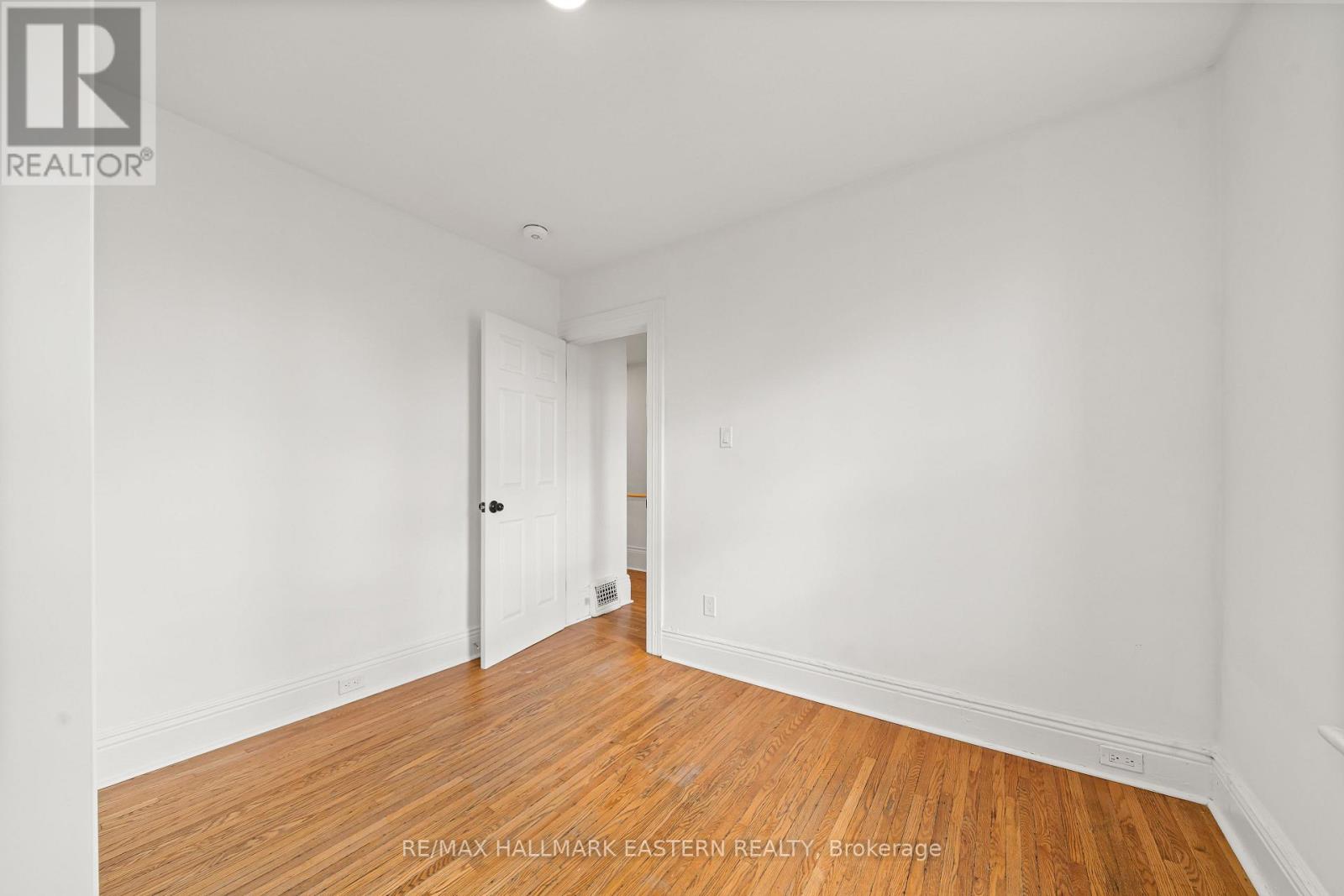 300 Wolfe Street, Peterborough (Town Ward 3), Ontario  K9J 2L5 - Photo 10 - X12521378