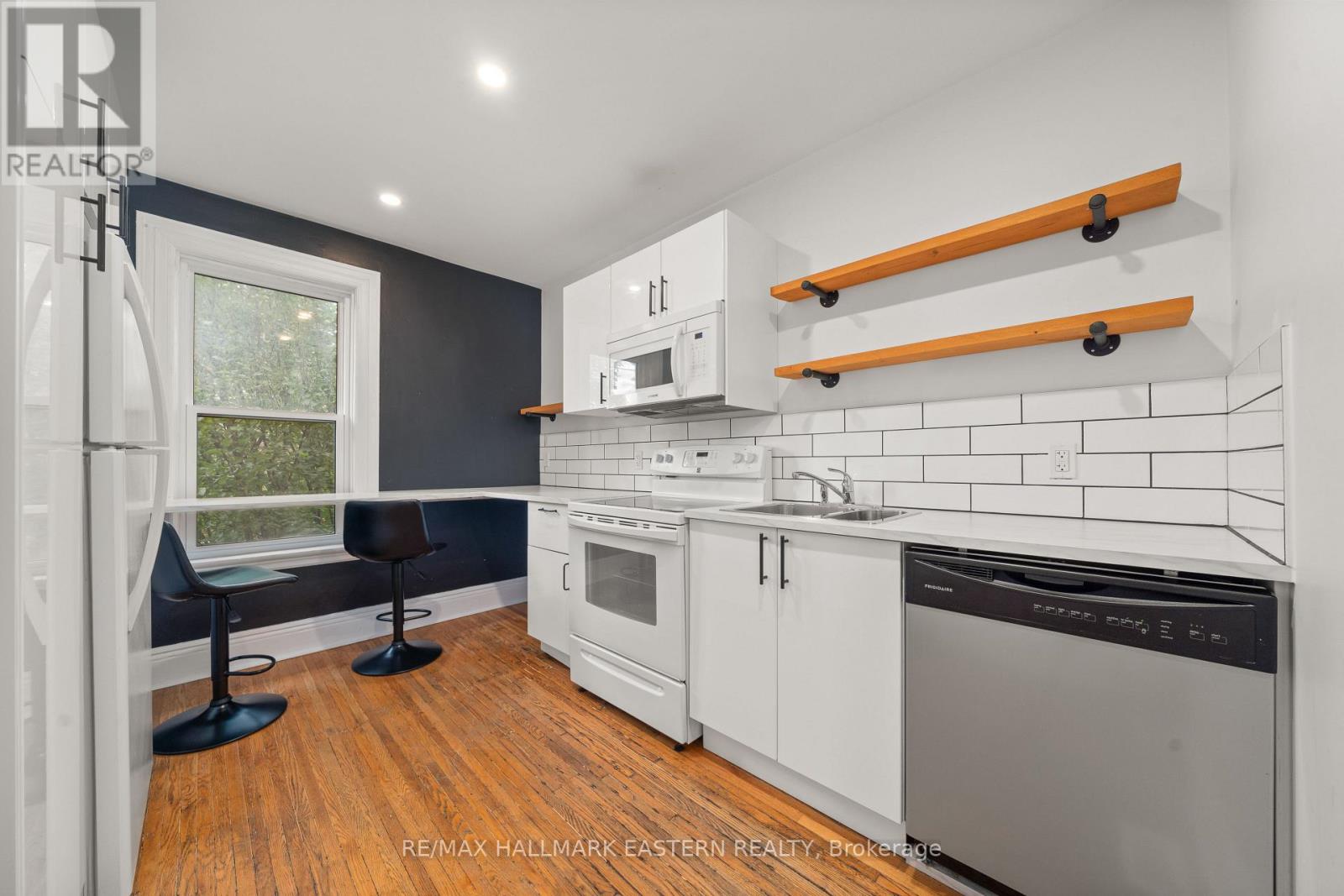 300 Wolfe Street, Peterborough (Town Ward 3), Ontario  K9J 2L5 - Photo 12 - X12521378