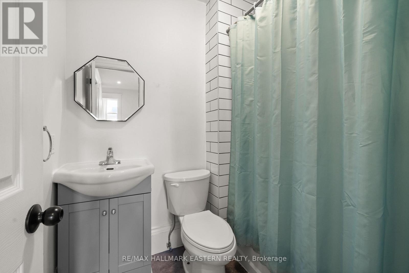 300 Wolfe Street, Peterborough (Town Ward 3), Ontario  K9J 2L5 - Photo 15 - X12521378