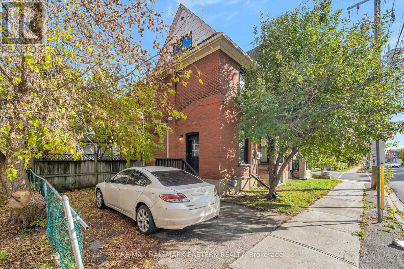 300 Wolfe Street, Peterborough (Town Ward 3), Ontario  K9J 2L5 - Photo 3 - X12521378