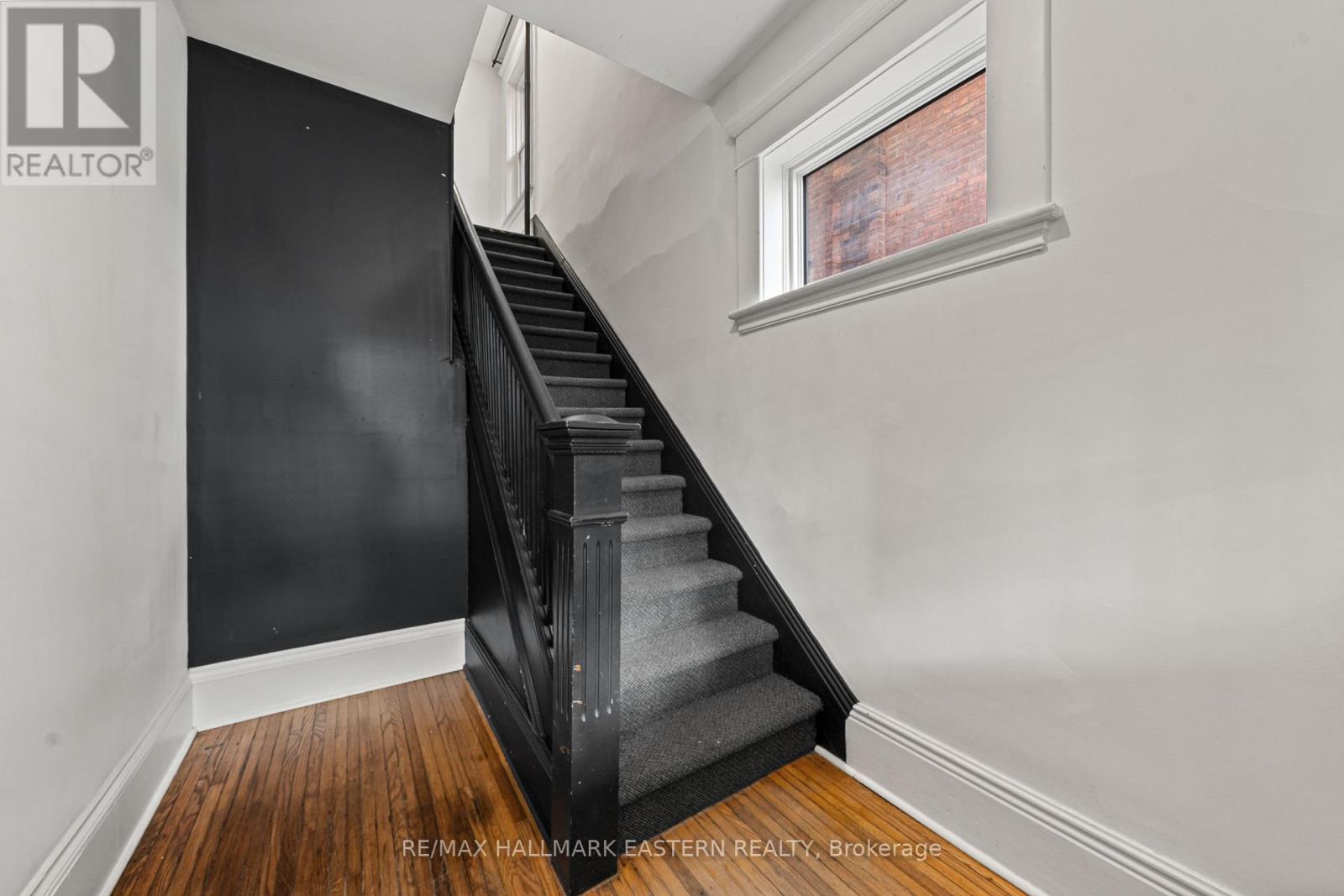 300 Wolfe Street, Peterborough (Town Ward 3), Ontario  K9J 2L5 - Photo 5 - X12521378