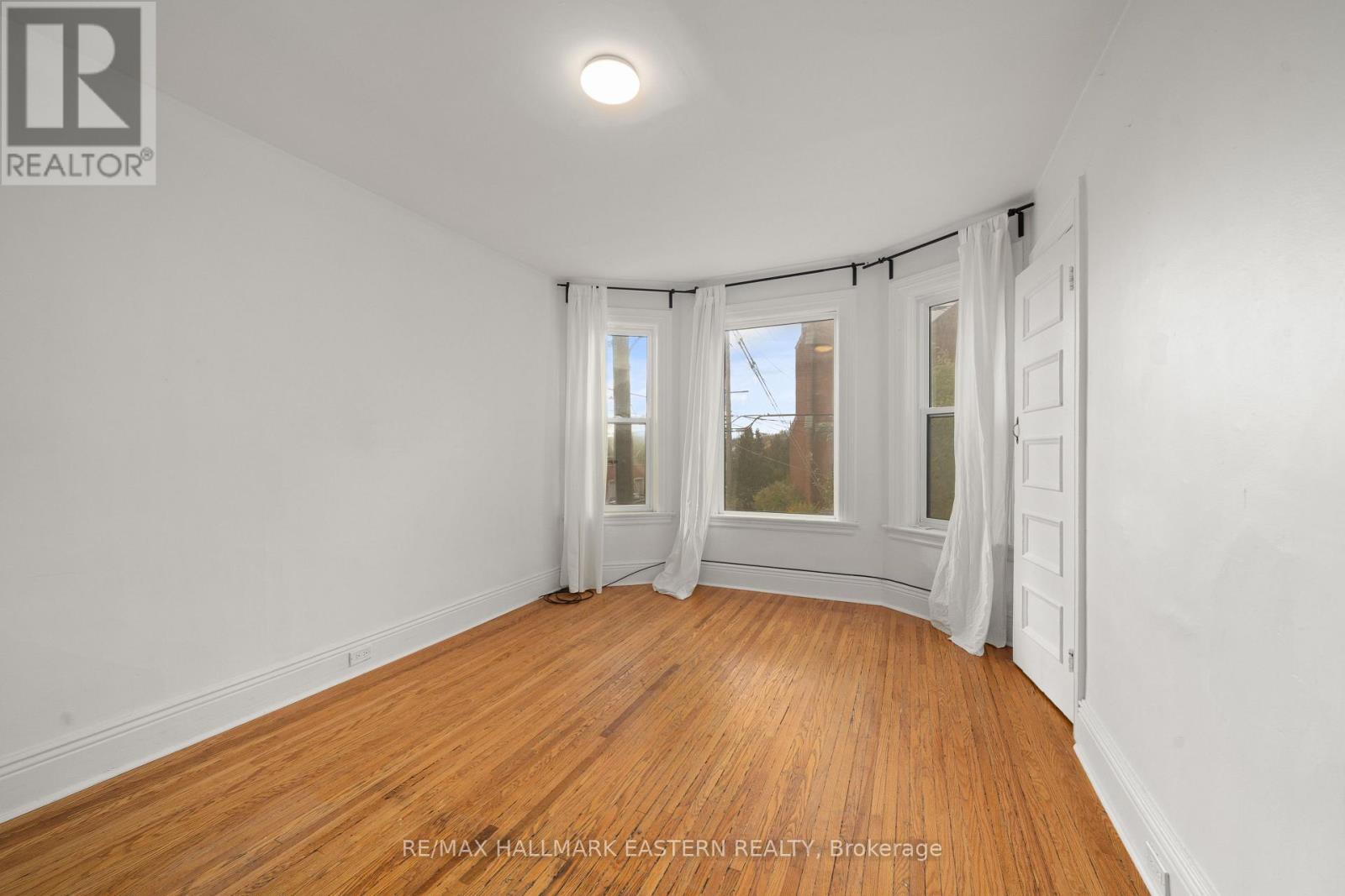 300 Wolfe Street, Peterborough (Town Ward 3), Ontario  K9J 2L5 - Photo 7 - X12521378